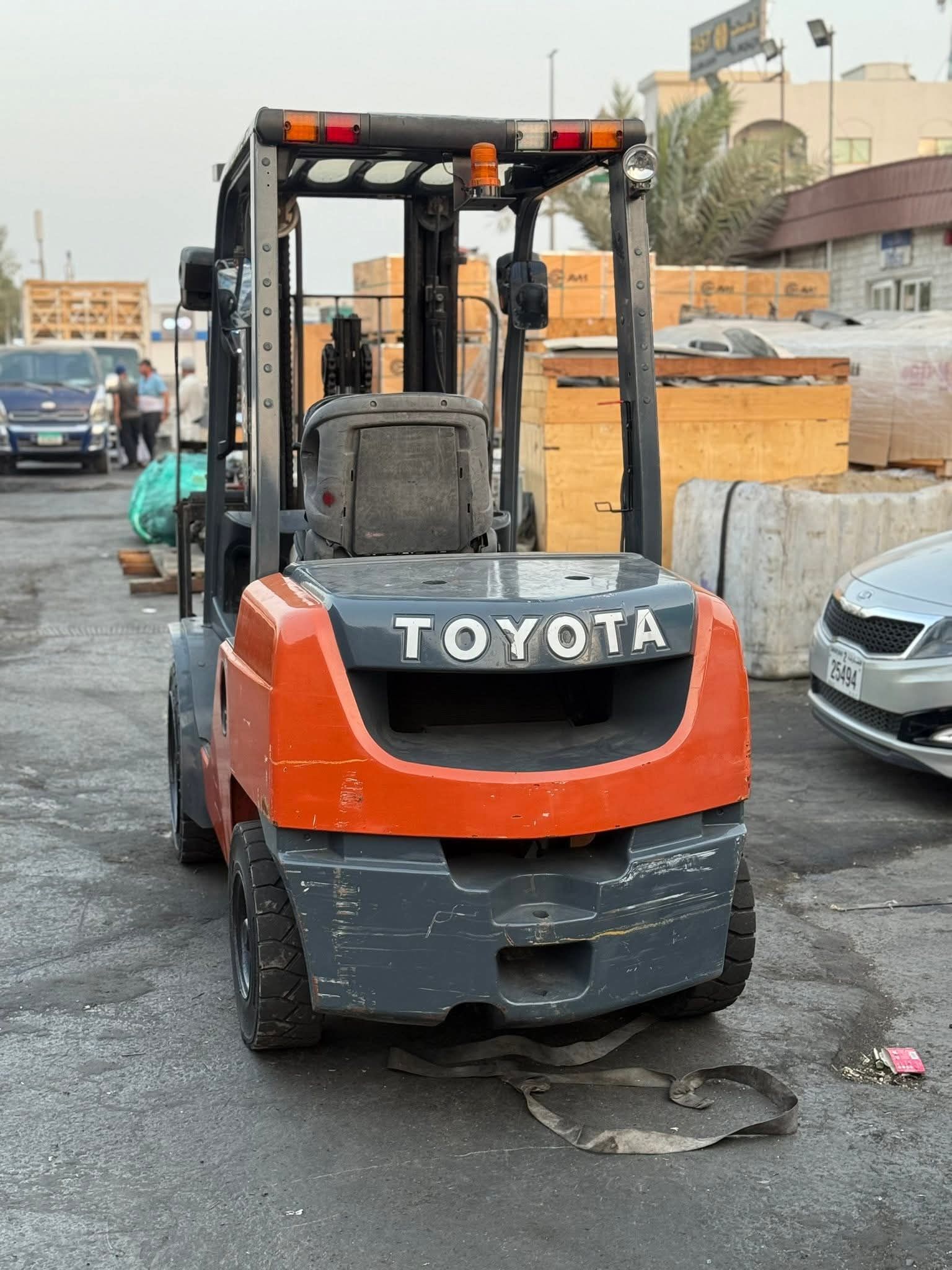 فوركلفت 1طن 2طن 3طن 5طن 10طن للإيجار في الدمام – ب