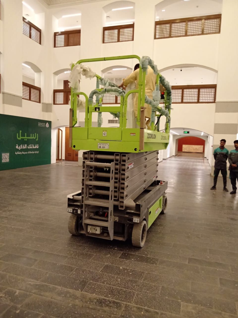 مان لفت وسيزر لفت ورافعات شوكية وتيليهندلر جي سي ب