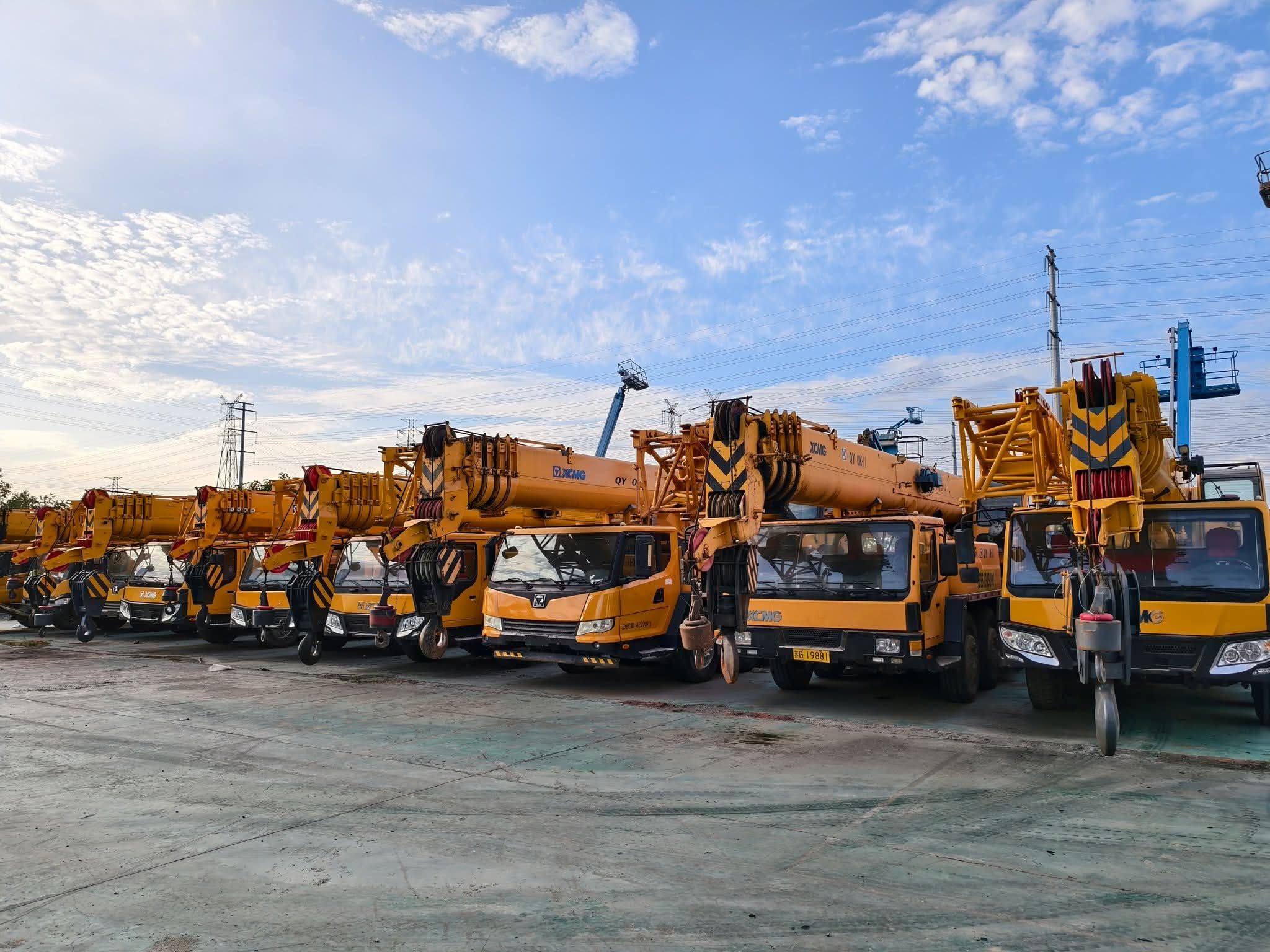 متوفرلدينا جميع المعدات سيزرلفت مان لفت رافعة شوكي