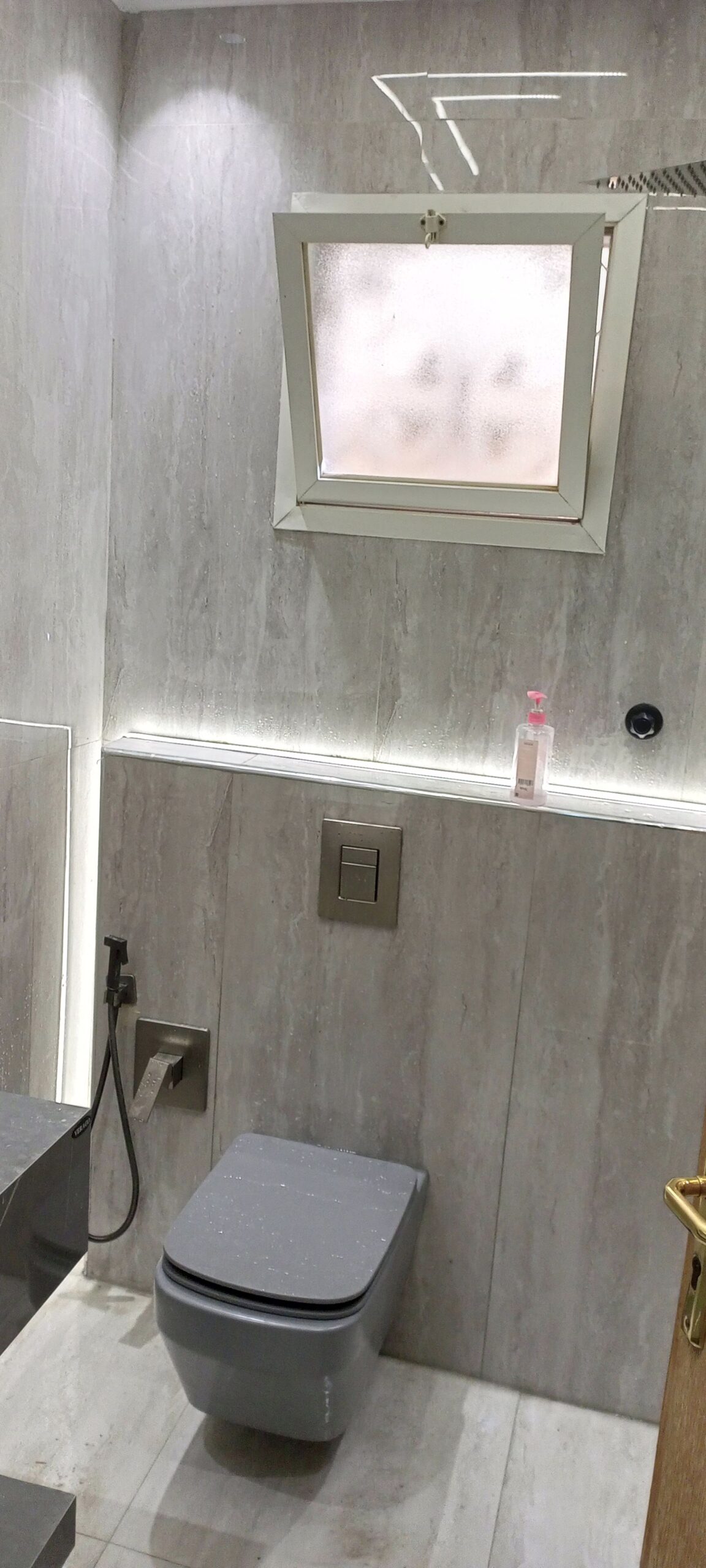 معلم بلاط اسماعيل باكستاني بلاط السيراميك البرسلان