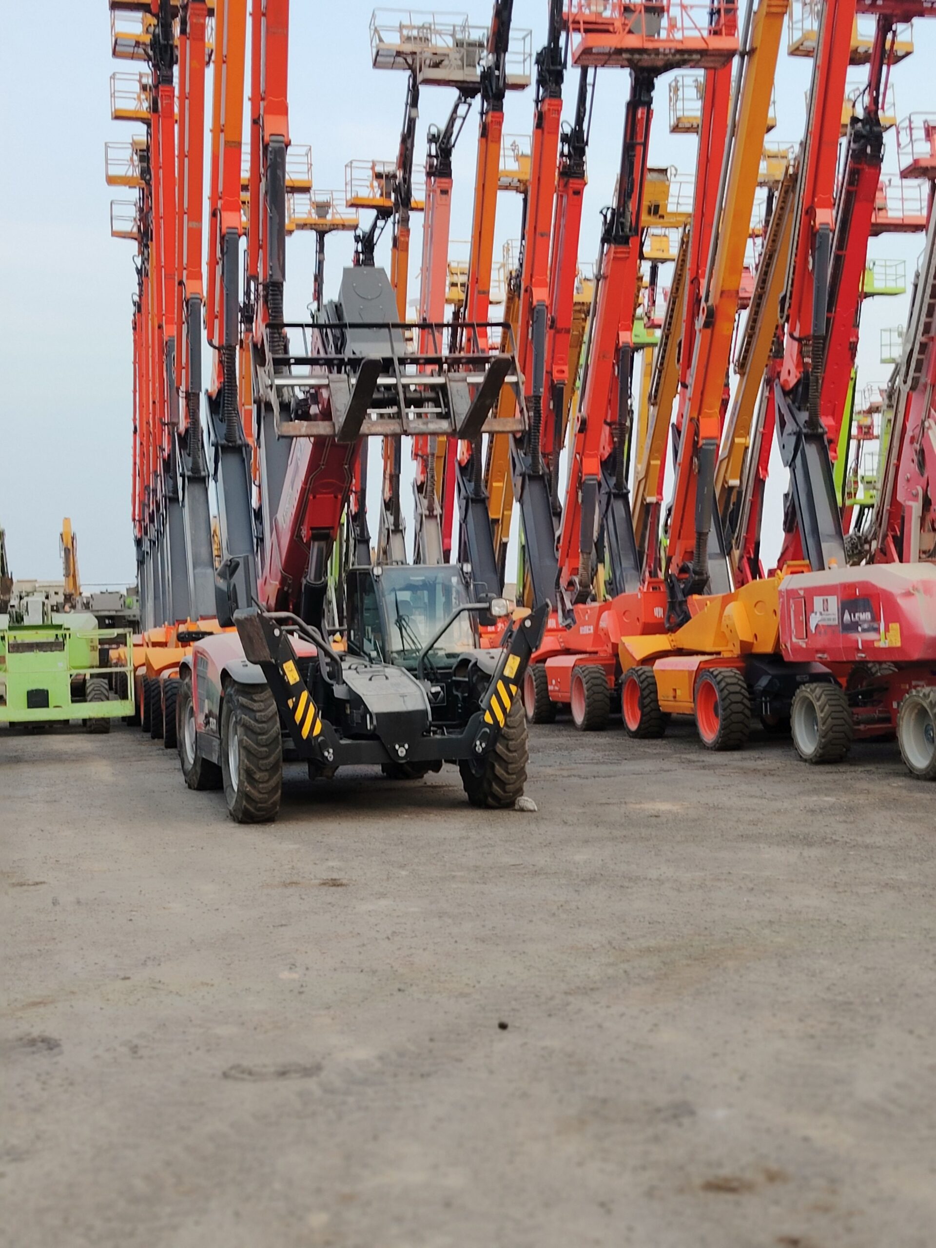 مان ليفت بمختلف الارتفاعات متوفرة للإيجار وسيزرلفت