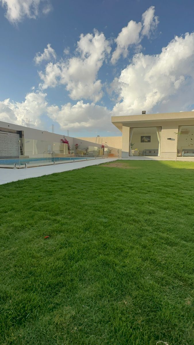 تنسيق الحدايق بالعشب الطبيعي والصناعي فن واعمال ال