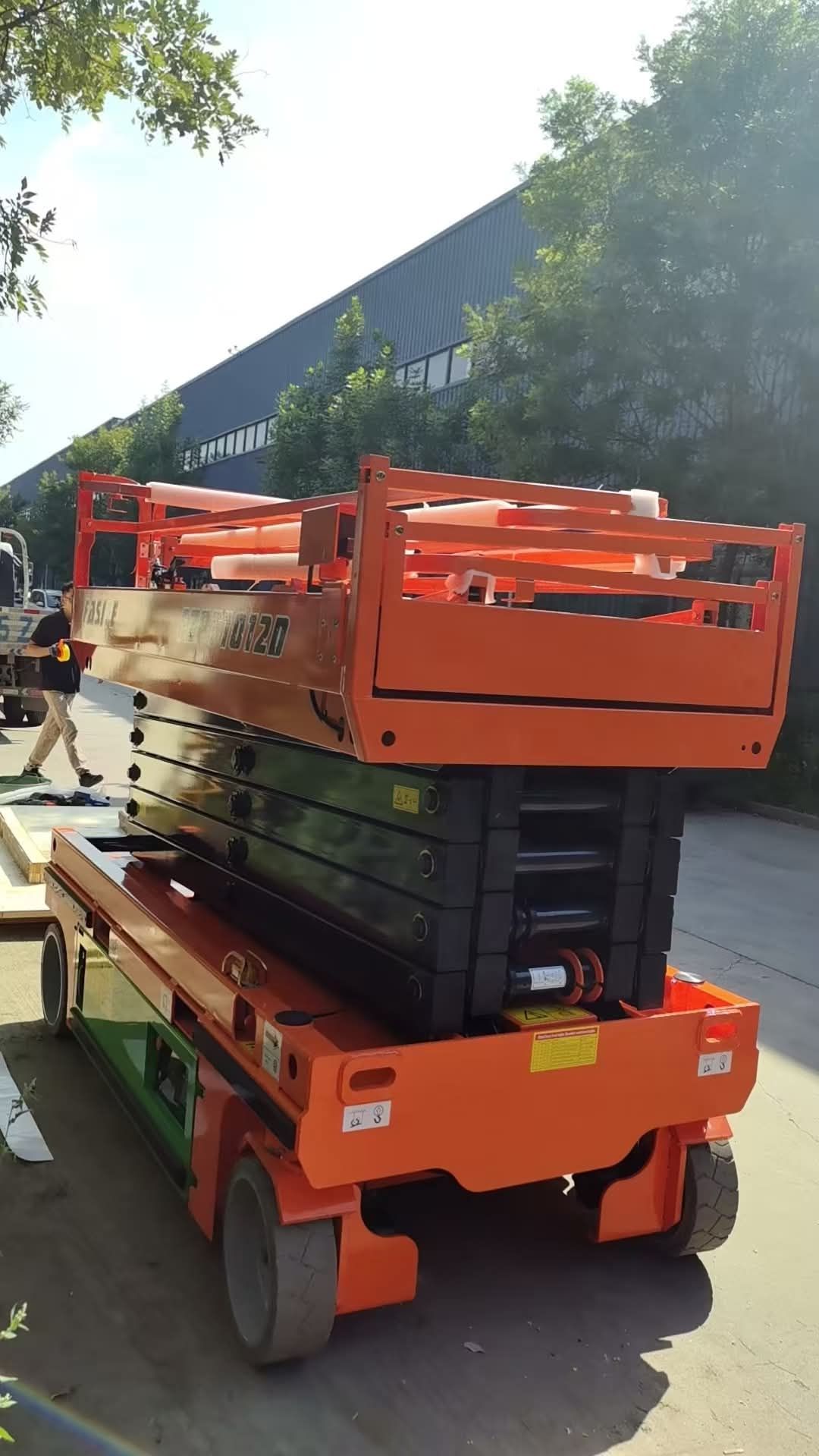 سيزرلفت 16متر للايجار سيزرلفت 18متر للايجار سيزرلف