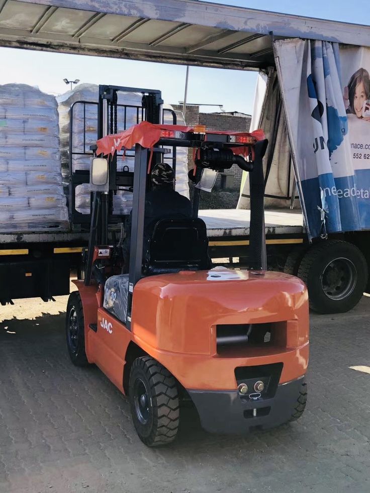 فوركلفت للأيجار في الرياض | المنصة لتأجير المعدات