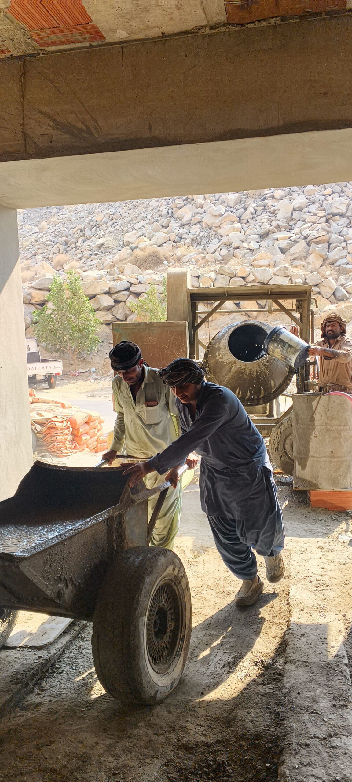 اسمنت خلاط يدوي للايجار يوميا صبا 0597473618