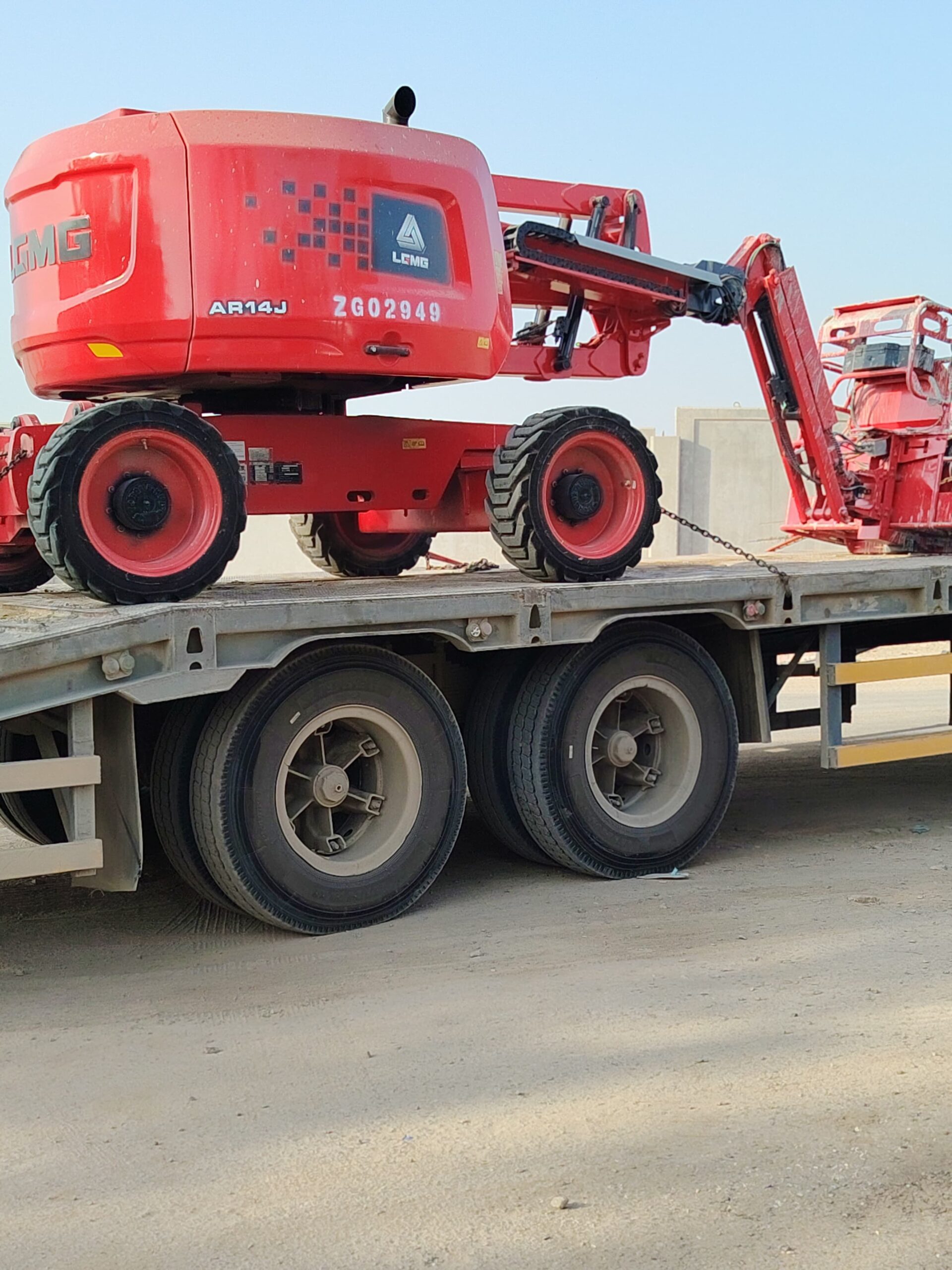 رافعات شوكيه وسيزرلفت ومان لفت وجي سي بي وبوم تراك