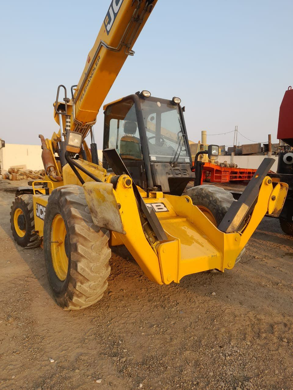 كرينات جي سي بي تليهندر للإيجار في الدمام الرياض ج