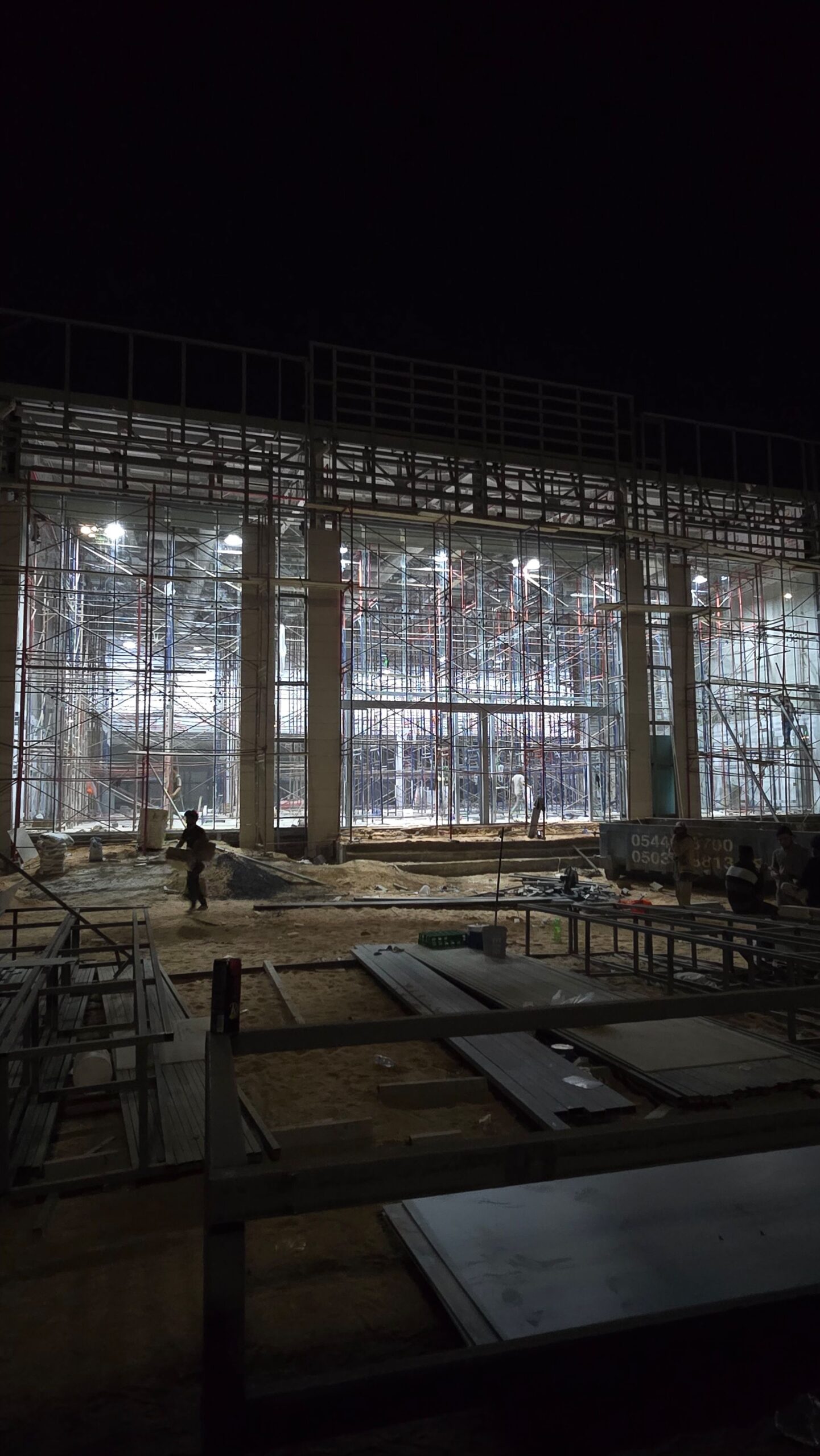 توريد وتركيب زجاج سكريت واجهات وصيانه ابواب زجاج و