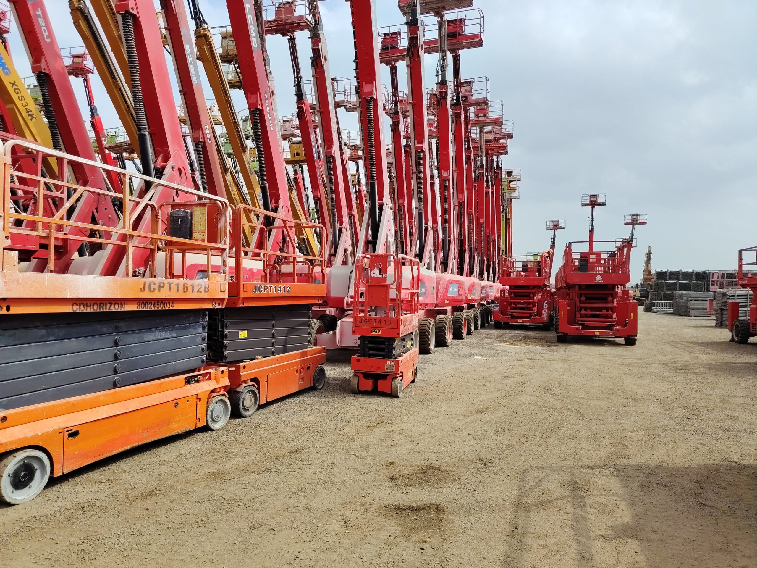 سيزرلفت للايجار مانلفت للايجار رافعه مقصيه للايجار