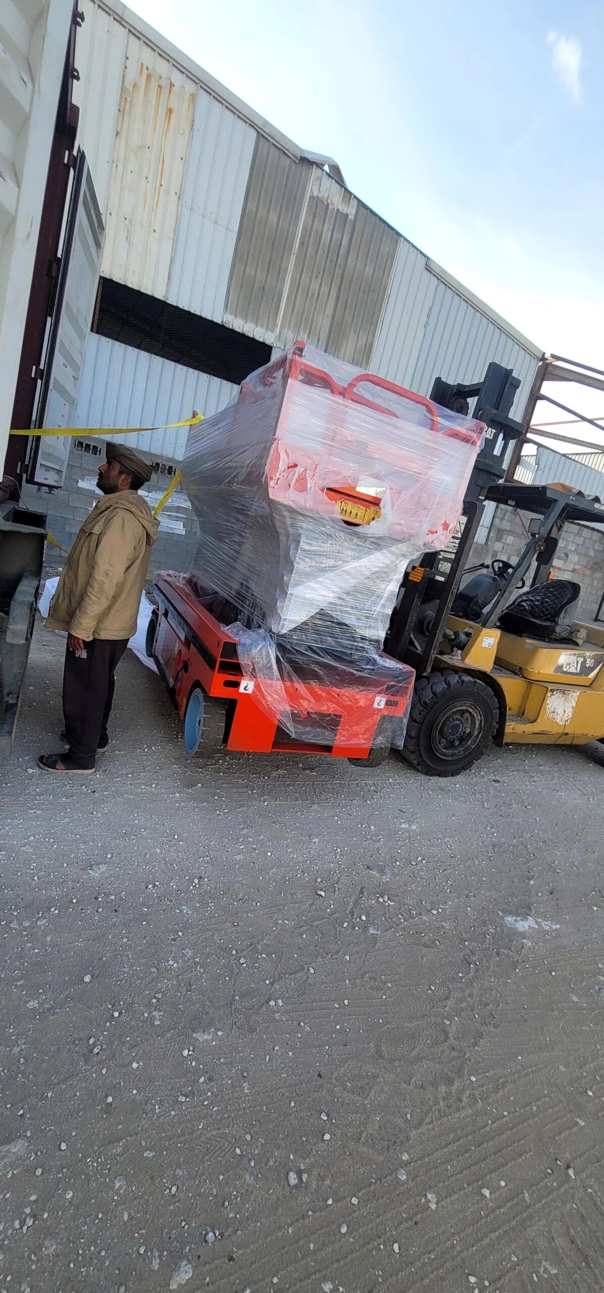 Scissor lift for rent – Dammam Jeddah ( 12 ‘ 14 ‘