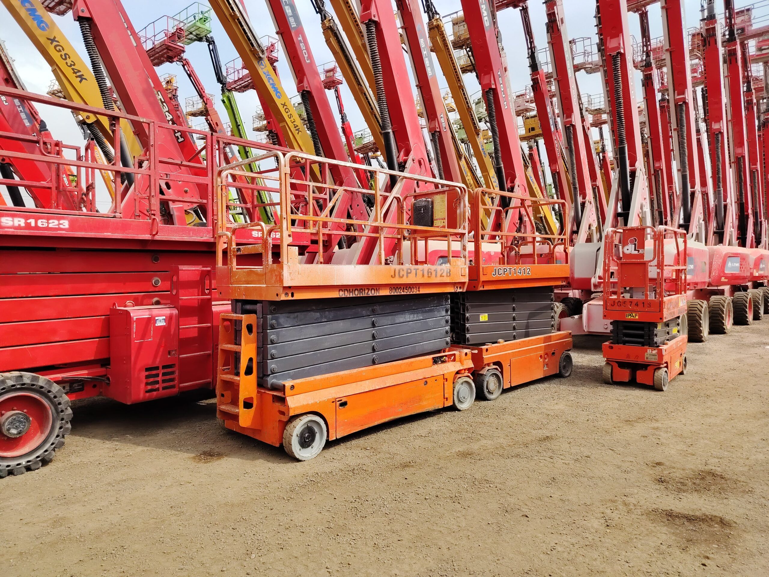 سيزرلفت للايجار مانلفت للايجار رافعه مقصيه للايجار