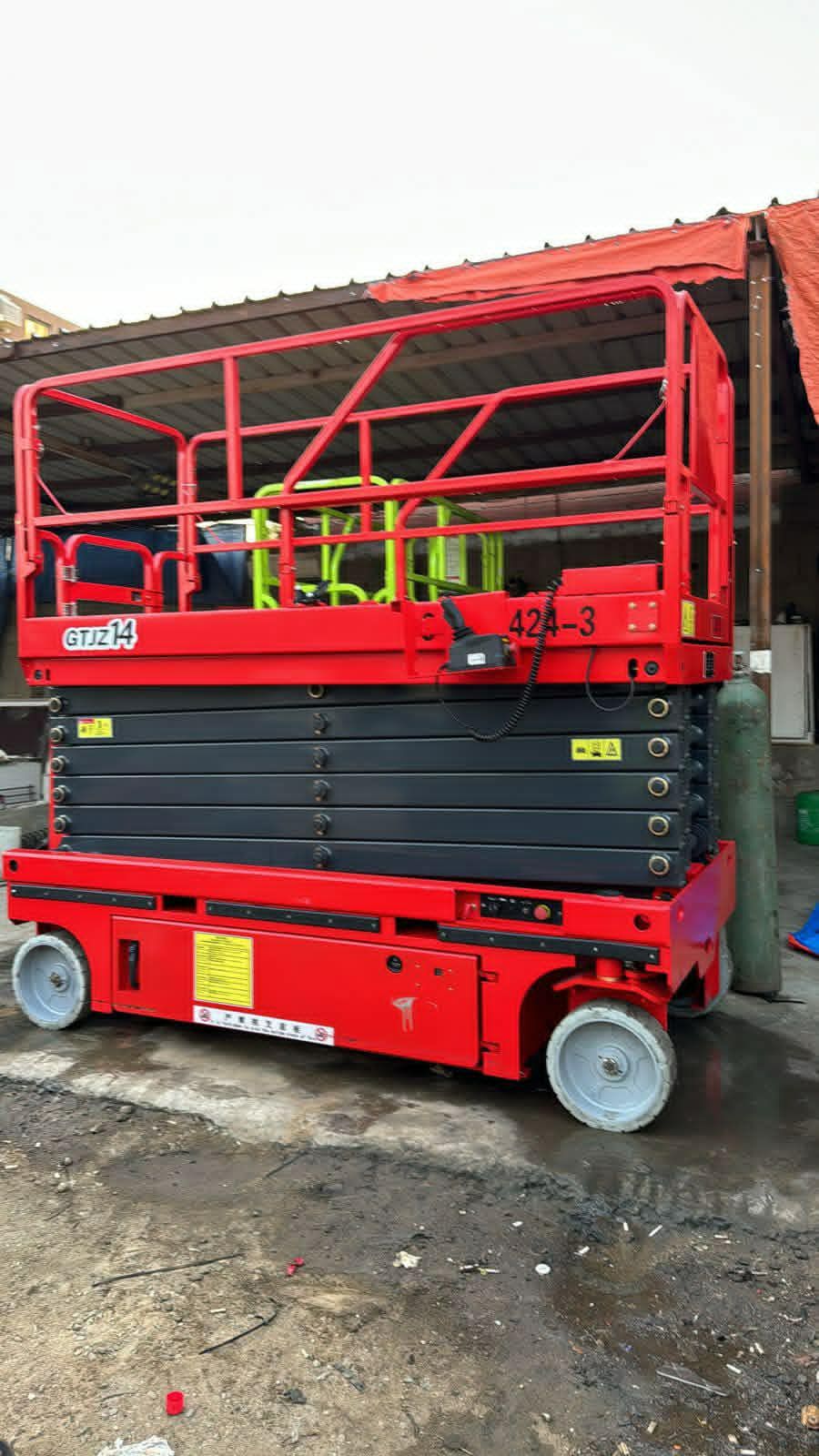 سيزر لفت 8متر للإيجار في جدة – و الدمام- و الرياض