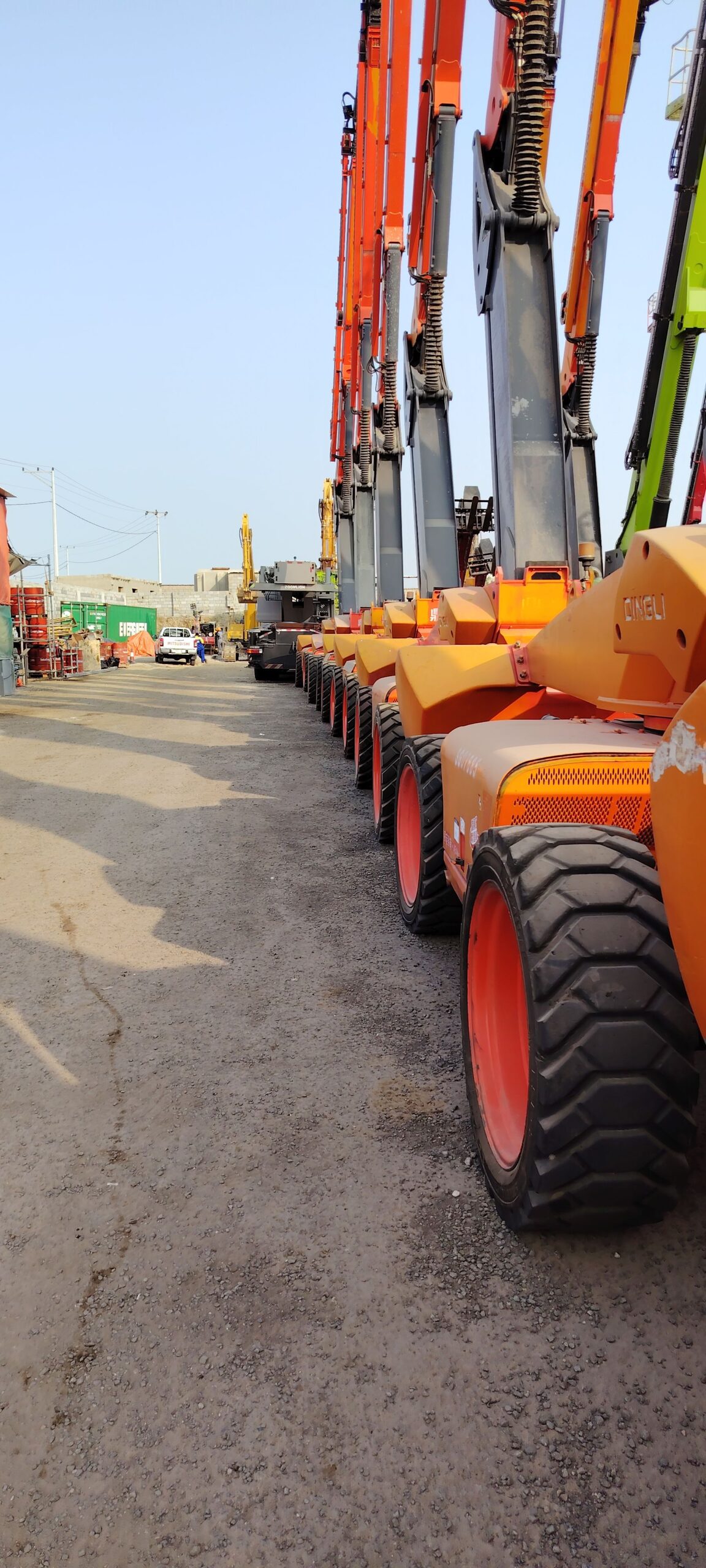 سيزرلفت ومان لفت ورافعات شوكيه وتيليهندلر جي سي بي