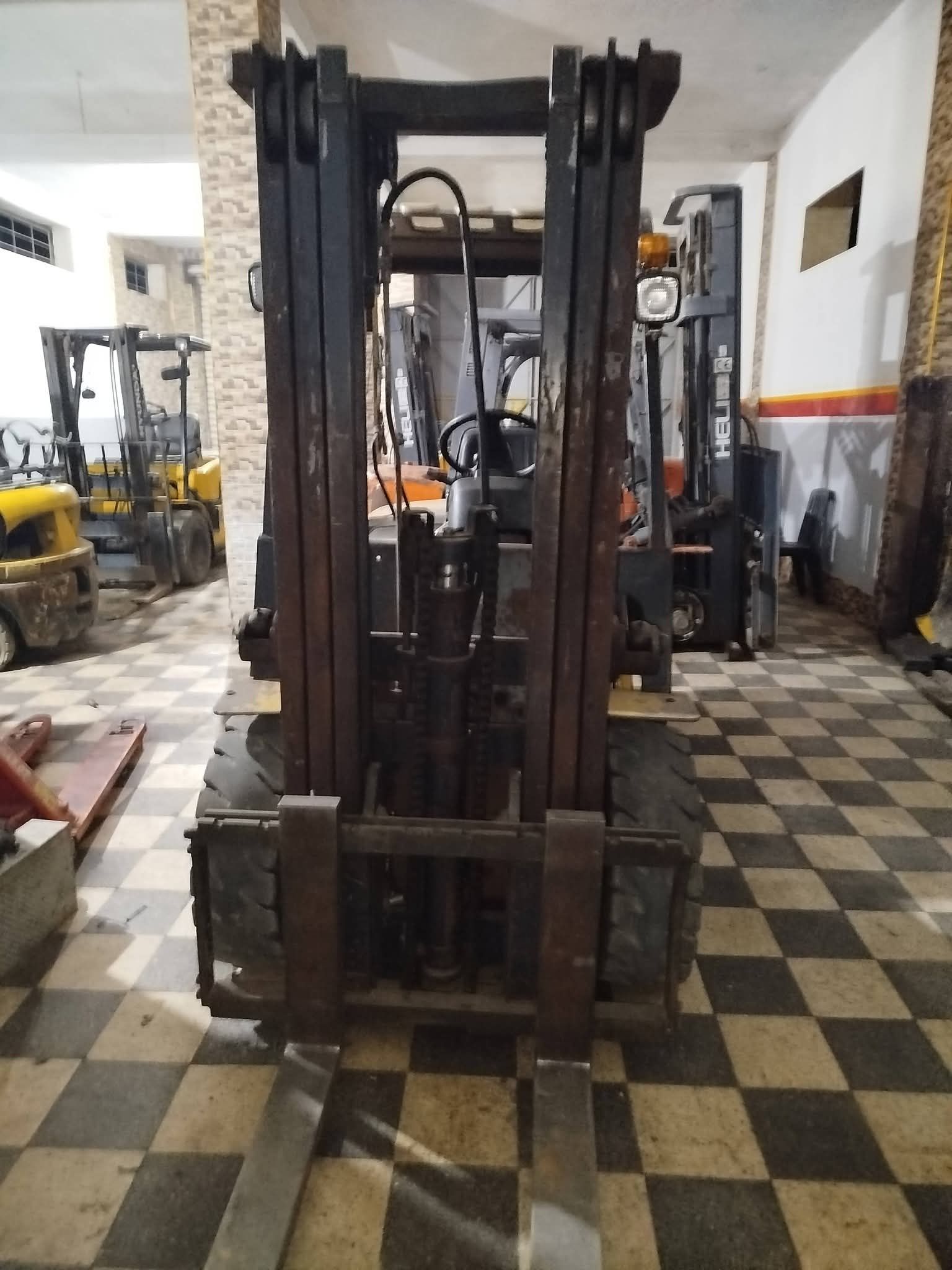 فوركلفت 25طن 30طن 20طن للإيجار في الدمام الرياض جد