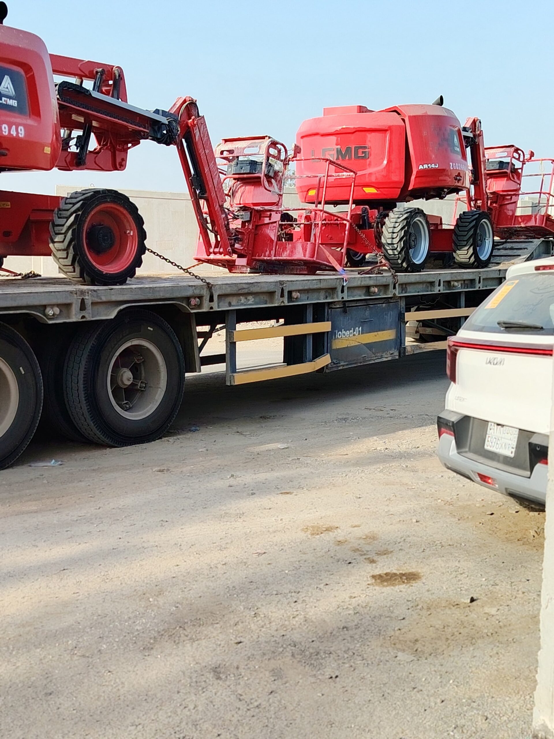 رافعات شوكيه وسيزرلفت ومان لفت وجي سي بي وبوم تراك