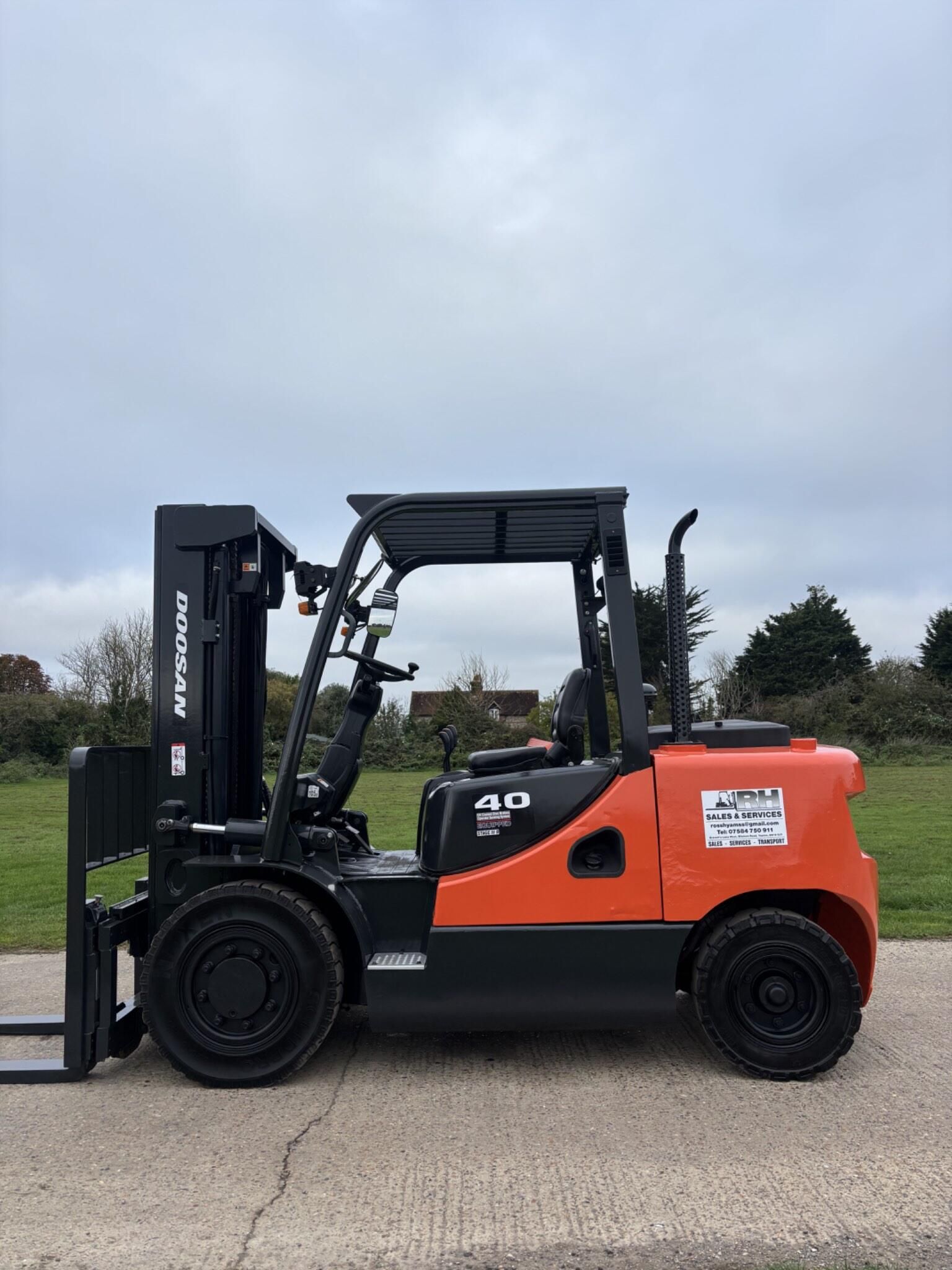 فوركلفت 10طن للإيجار في الدمام – رافعة شوكية 10طن