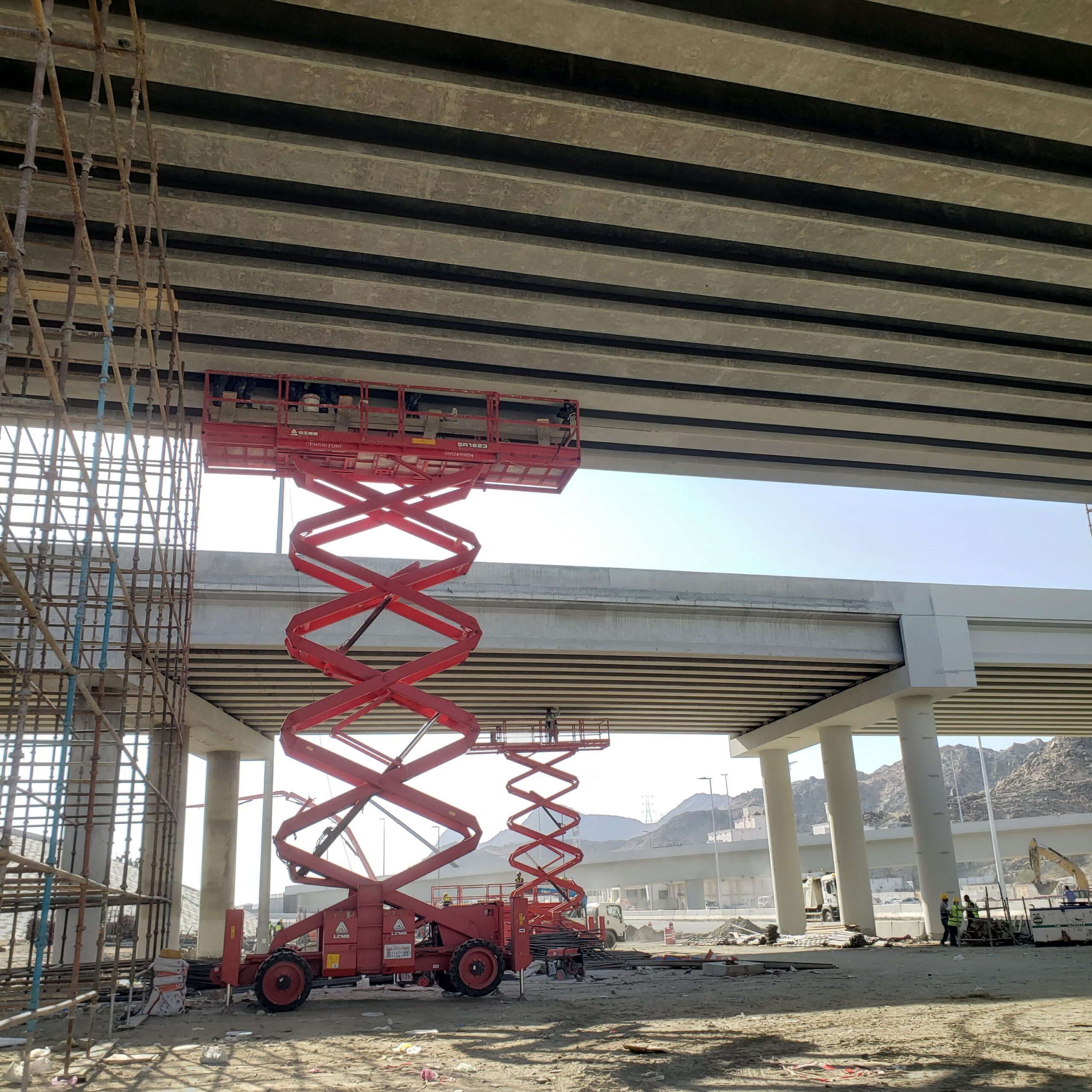 سيزرلفت مان لفت اللايجار رافعة شوكية للإيجار يومي