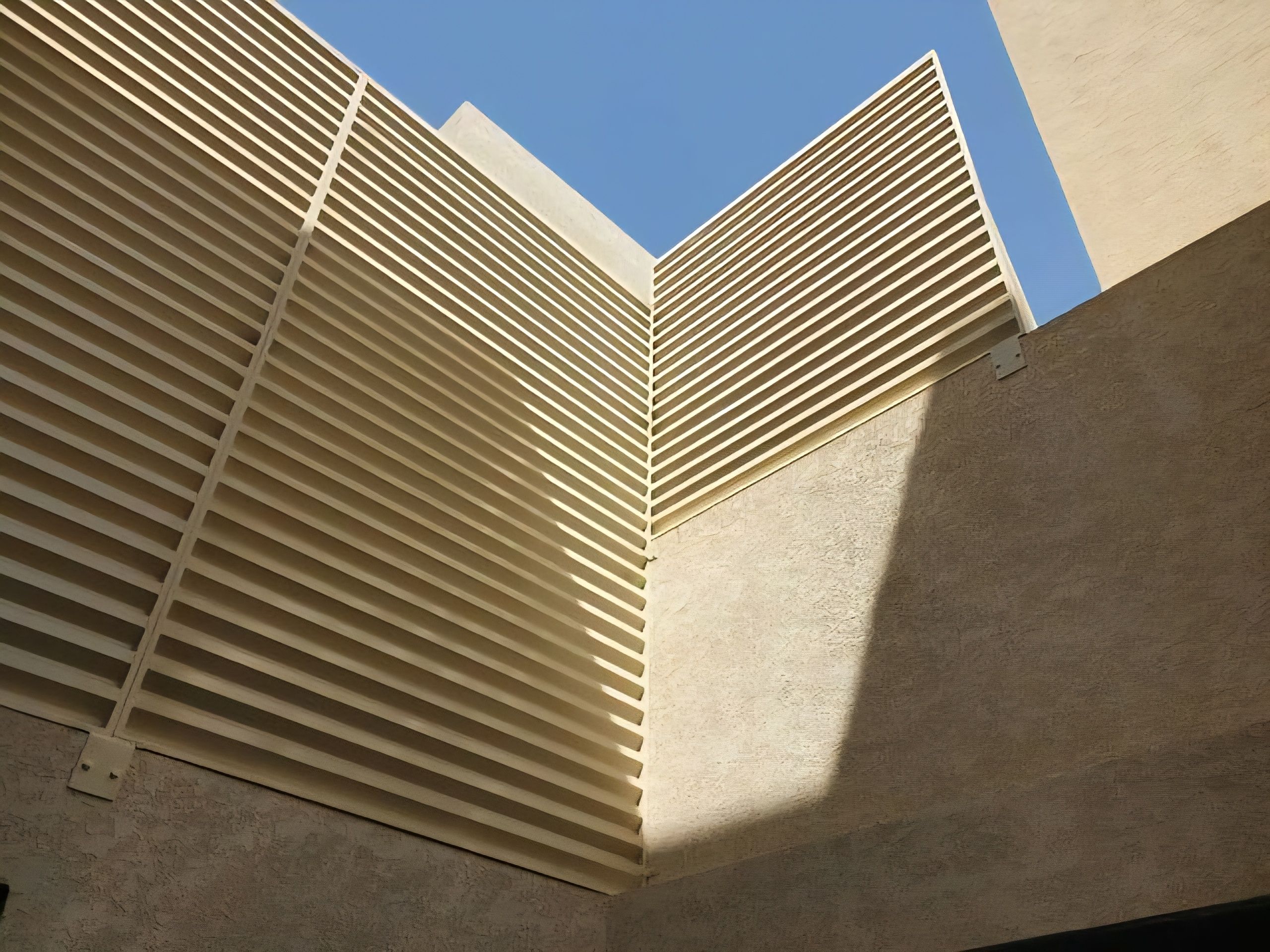 مظلات وسواتر وبرجولات وبيوت شعر الظل الملكي