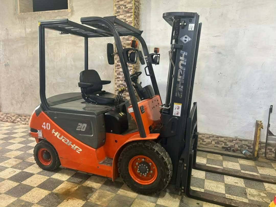 Forklift 5 tons 25 tons for rental in Dammam