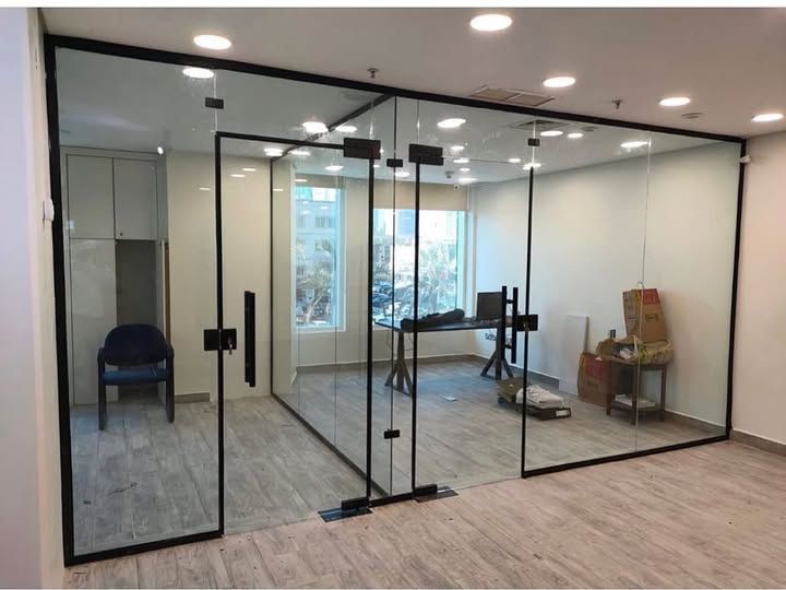 توريد وتركيب زجاج سكريت واجهات وصيانه ابواب زجاج و