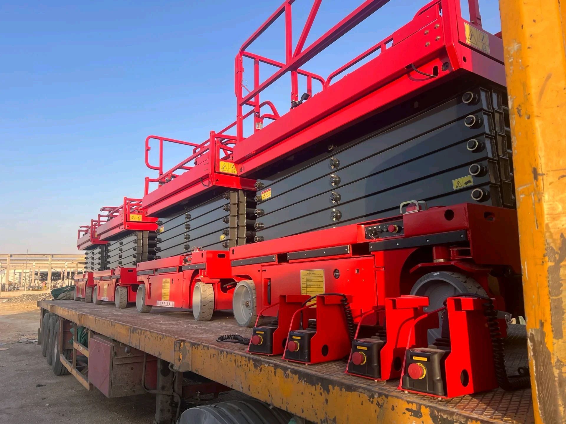 سيزر لفت 18متر * 8متر * للايجار في الدمام الرياض *