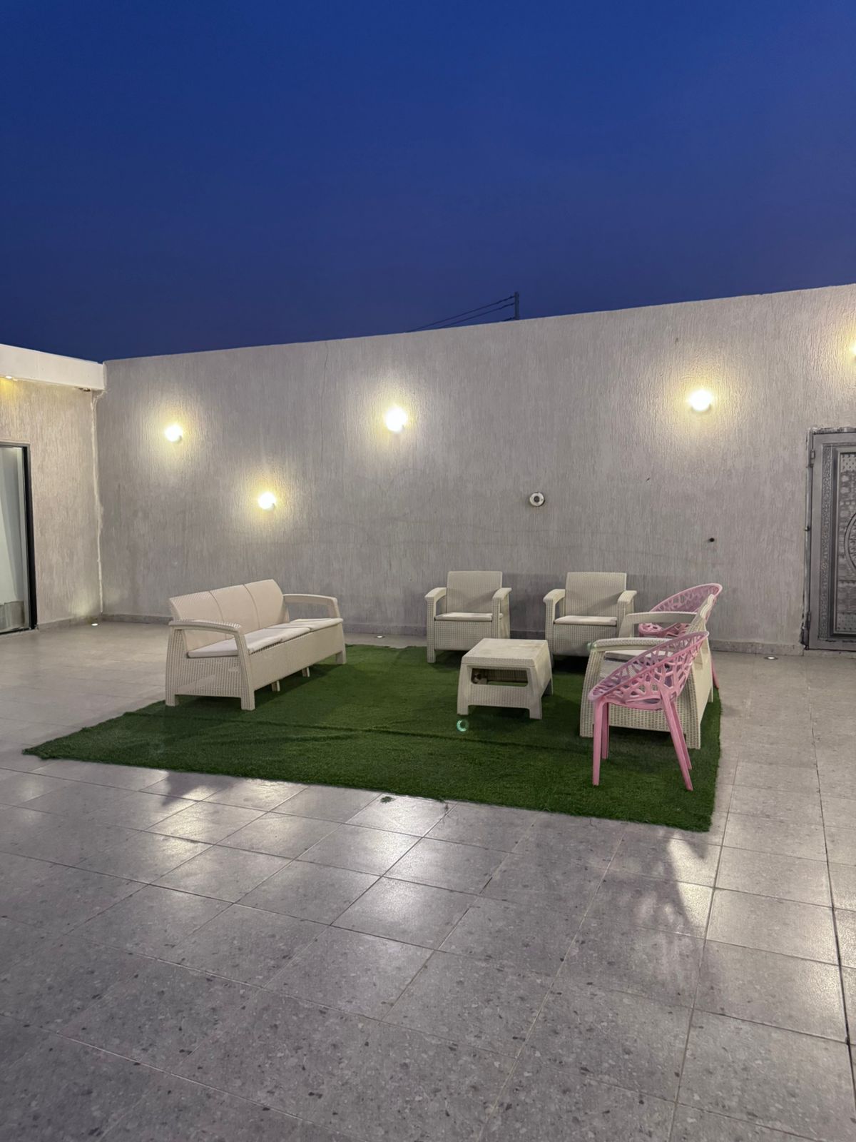 شاليه لور للايجار اليومي تتكون من قسمين جديده المو