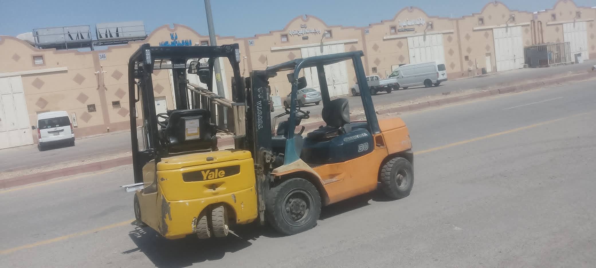 تاجير فوركلفت الدمام والرياض و جدة جميع الاحجام