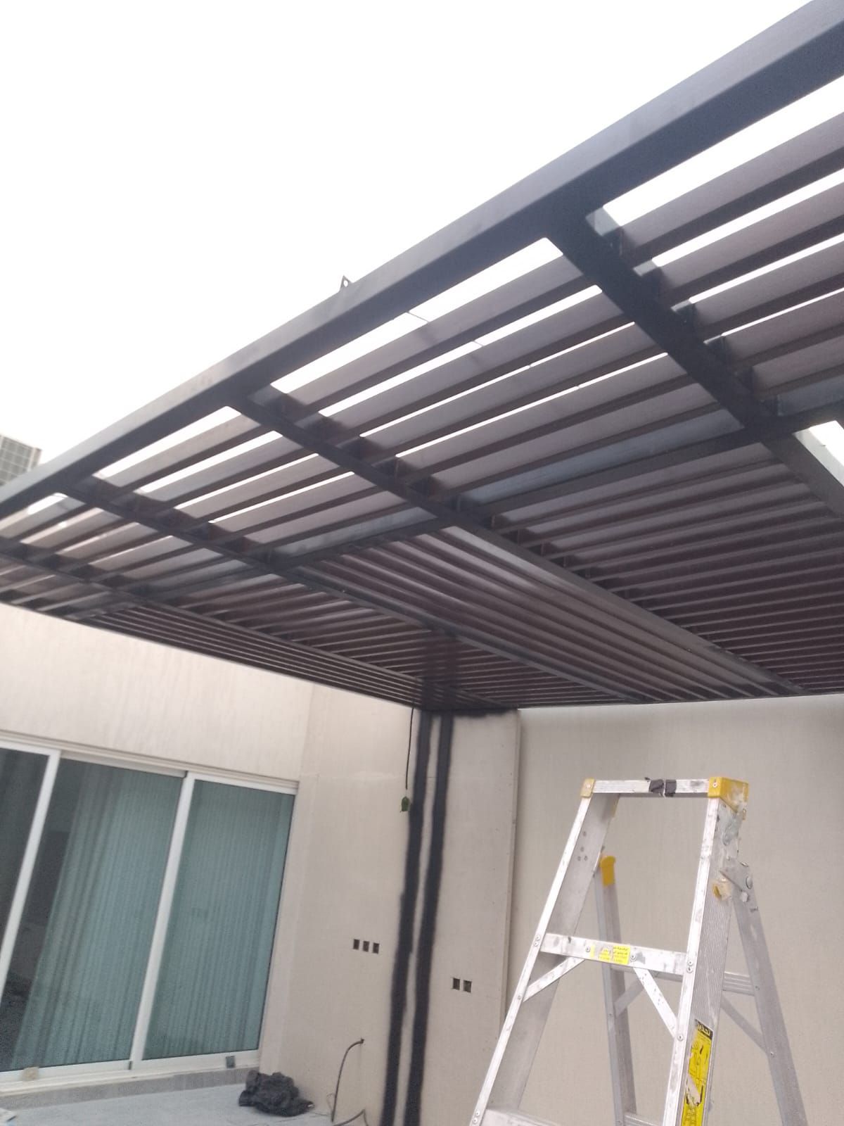 حدادمضلات وسواتر ودهانات الابواب الحديد والخشب وتر