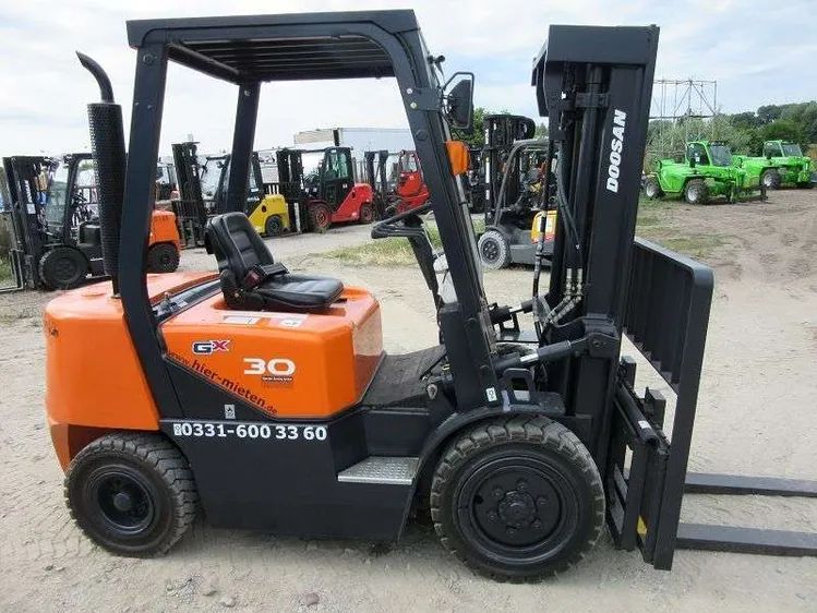 فوركلفت 16طن للإيجار في الدمام – رافعة شوكية 16طن