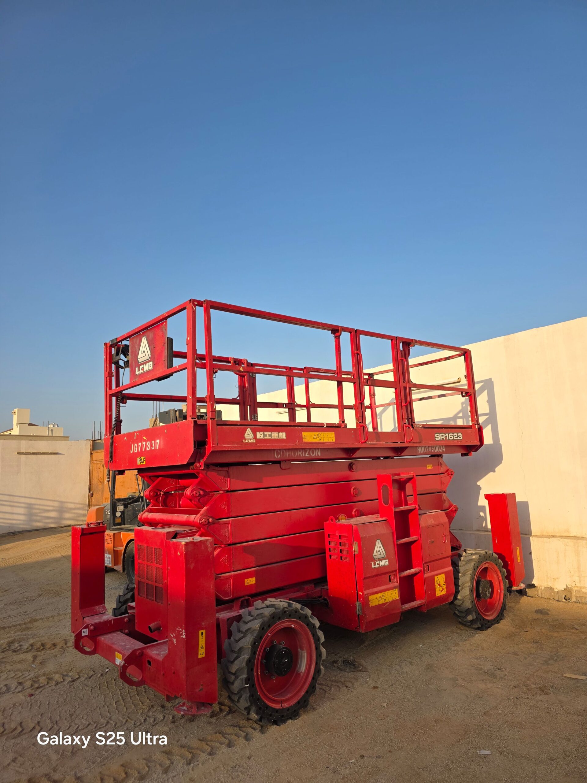 سيزرلفت 18متر للايجار اليومي والاسبوعي والشهري في