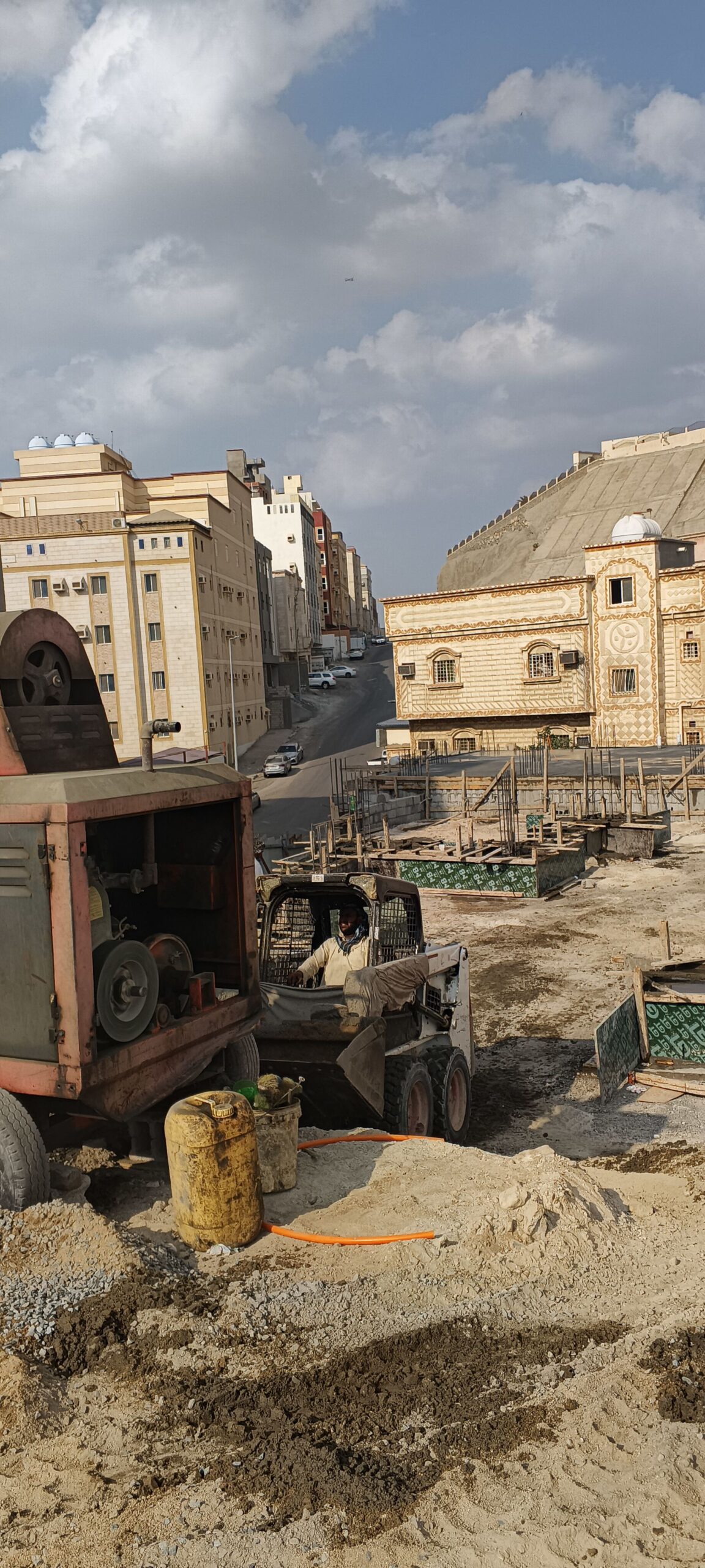 مقاول خلاط اسمنت يدوي للايجار يوميا صبا