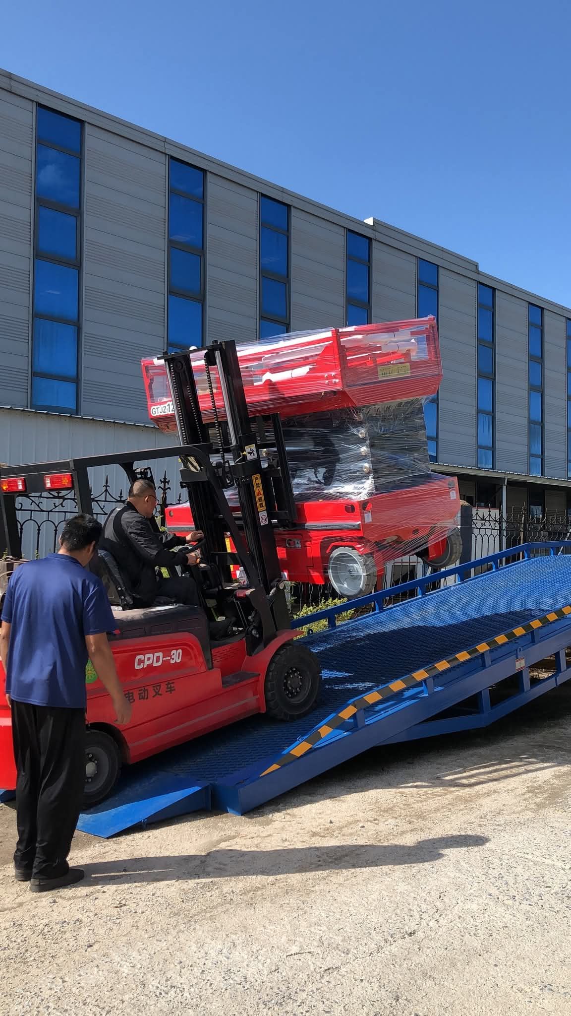 سيزرلفت ومان لفت وجي سي بي وبوم تراك تيليسكوبيه وا