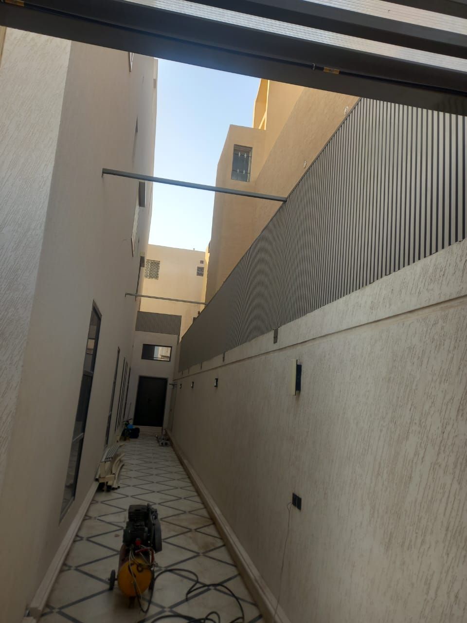 مظلات وسواتر وتفصيل غراف سندويش بلن