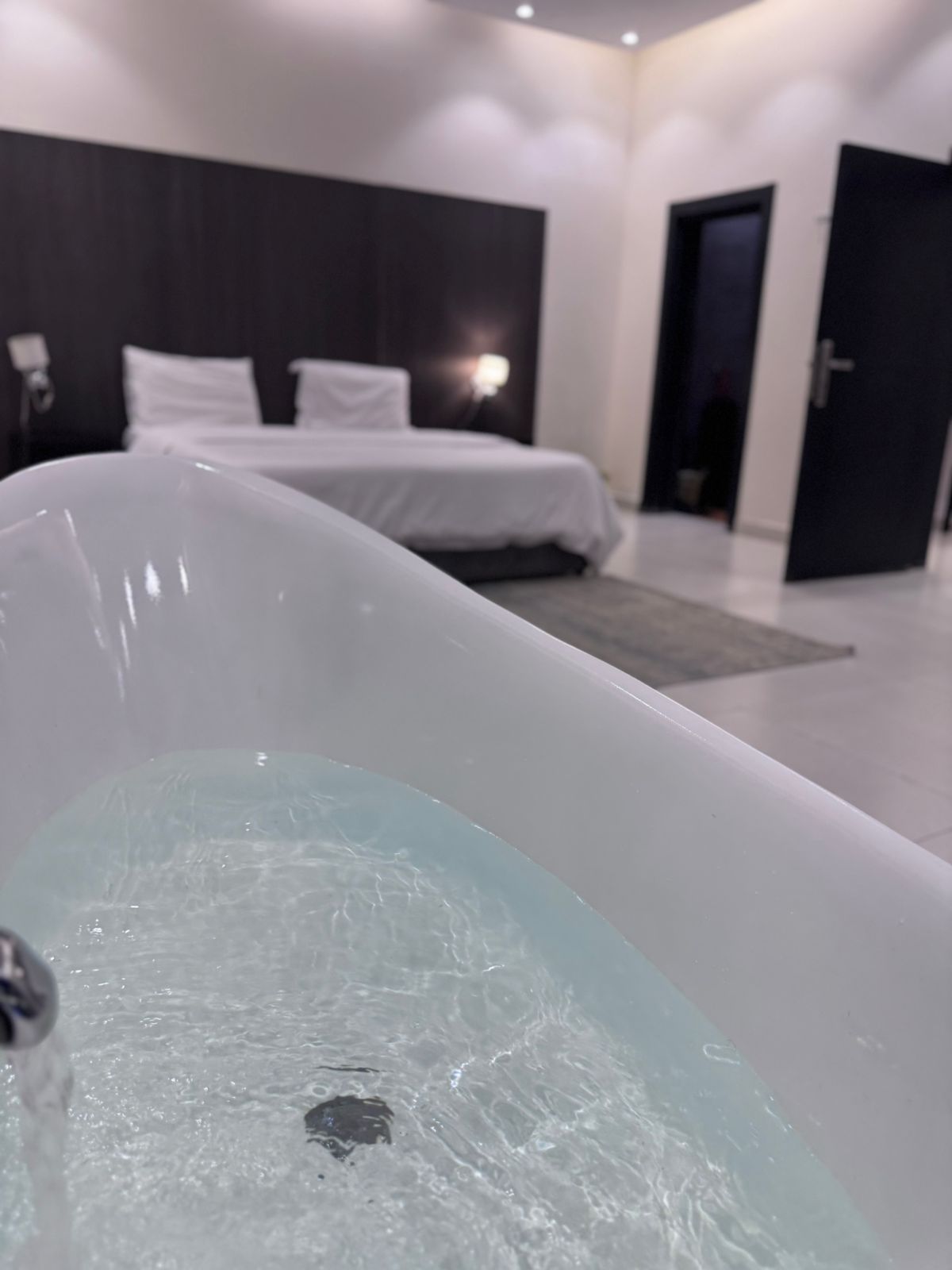 شاليه لور للايجار اليومي تتكون من قسمين جديده المو