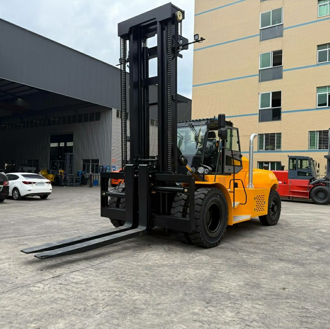 رافعة شوكية اللايجار فوركلفت للإيجار يومي شهري سنو