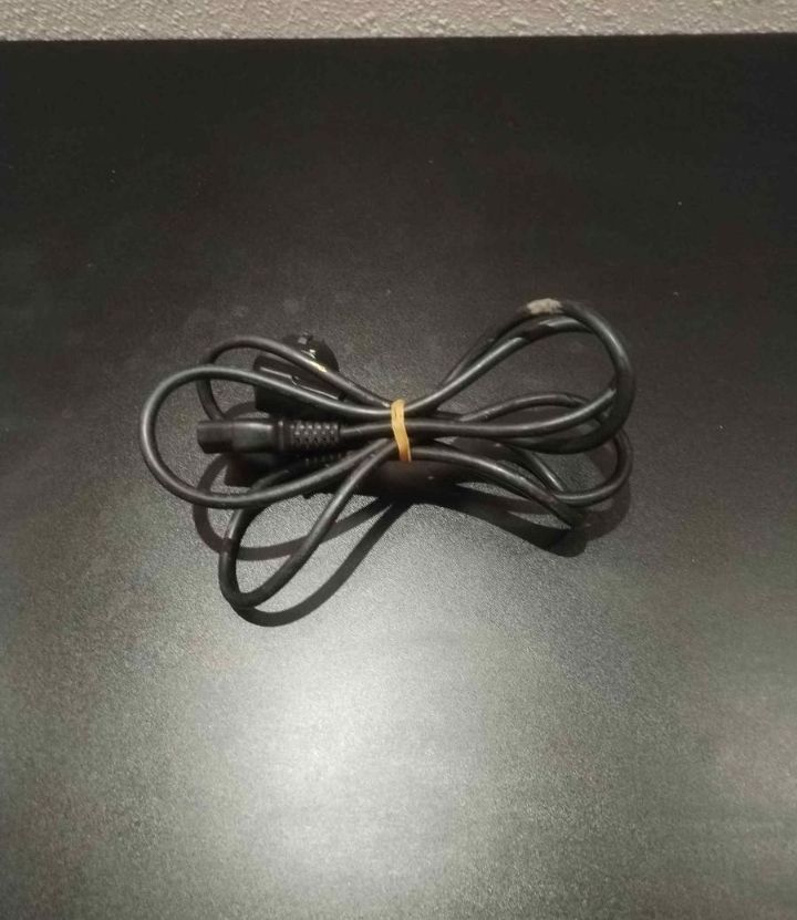 للبيع شاشه تنفع للكمبيوتر من شركة ايسر