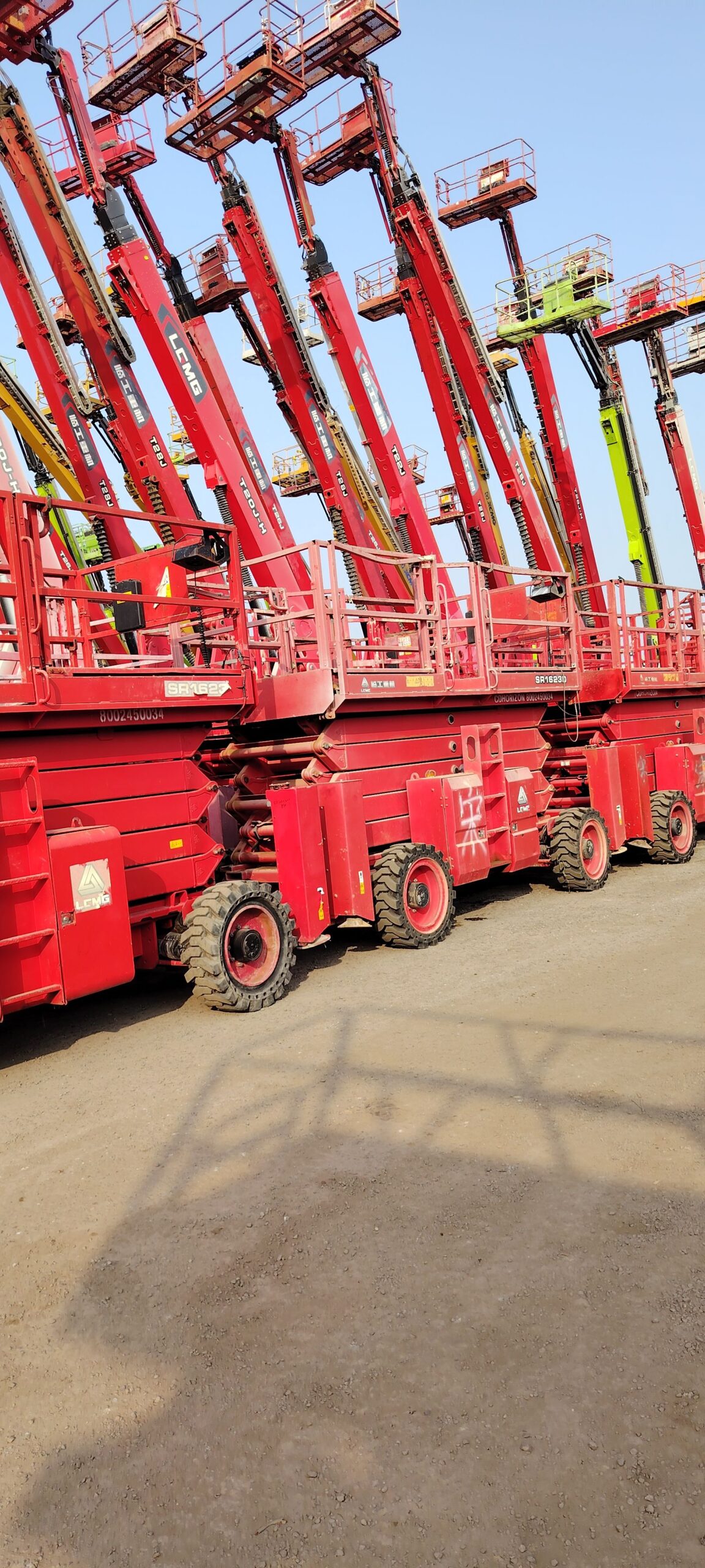 سيزرلفت ومان لفت ورافعات شوكيه وتيليهندلر جي سي بي