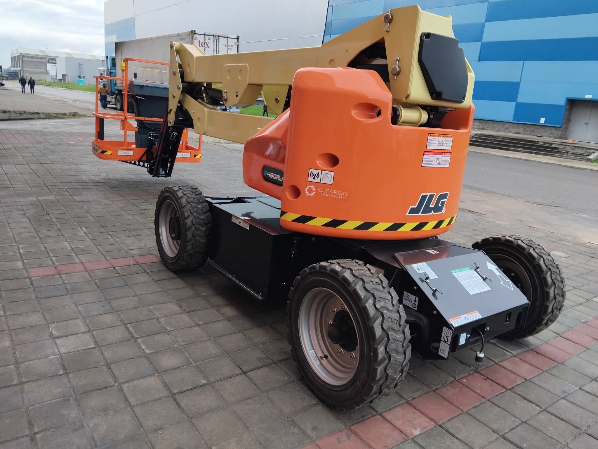 مان لفت وسيزر لفت ورافعات شوكيه وجي سي بي وبوم ترا