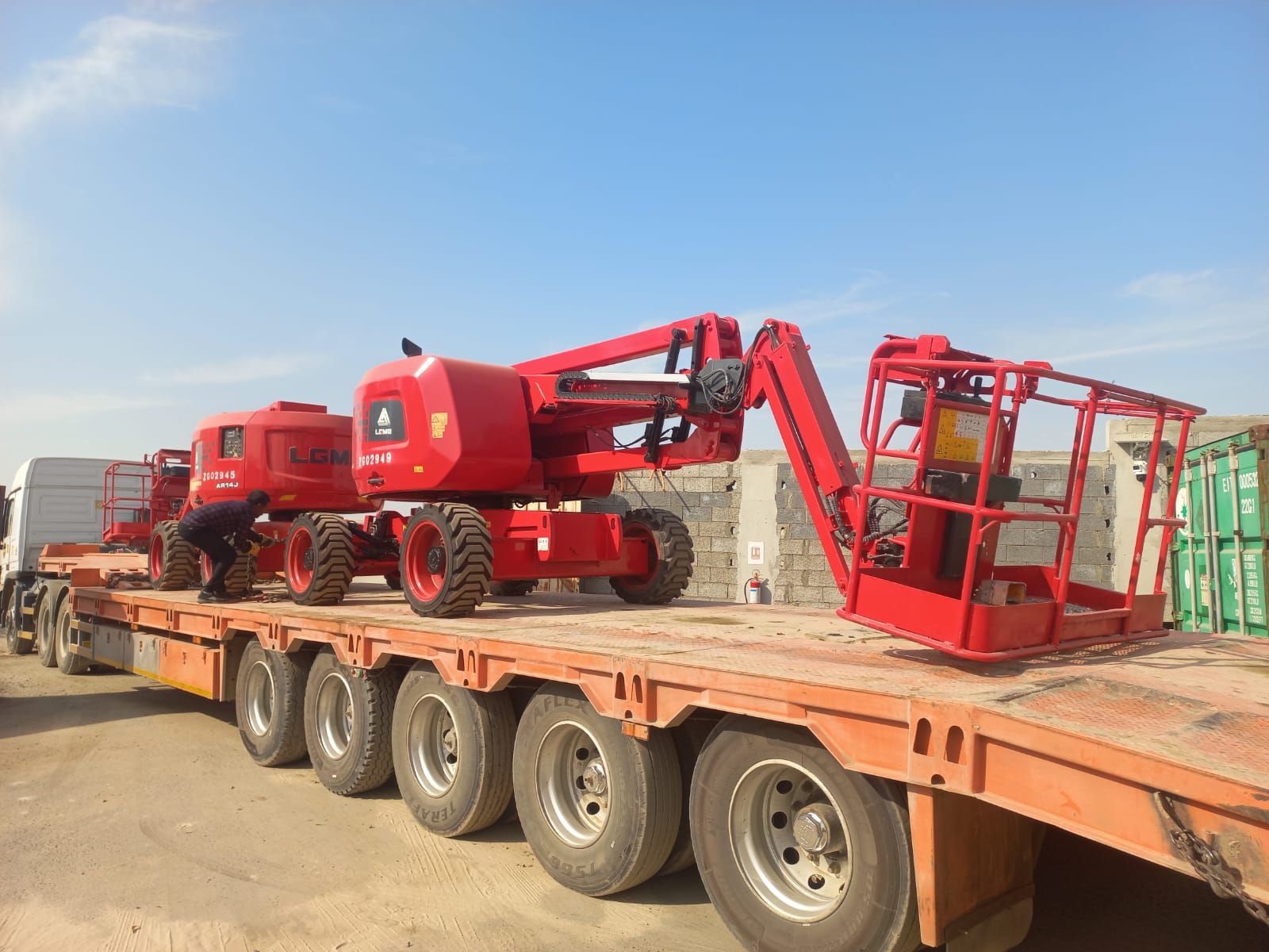 مان لفت وسيزرلفت ورافعات شوكيه وكرينات وتاور لايت