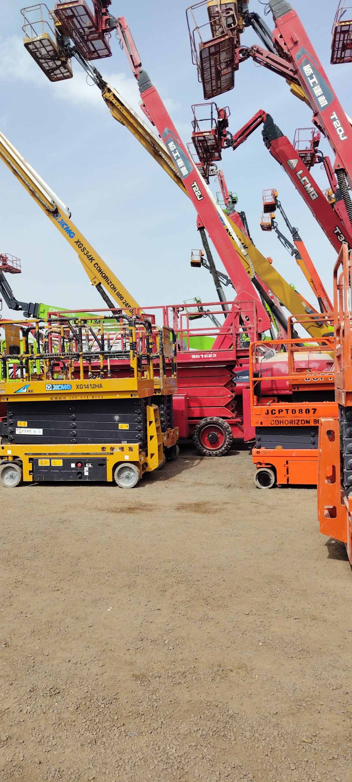 سيزرلفت ومان لفت ورافعات شوكيه وجي سي بي وبوم لفت