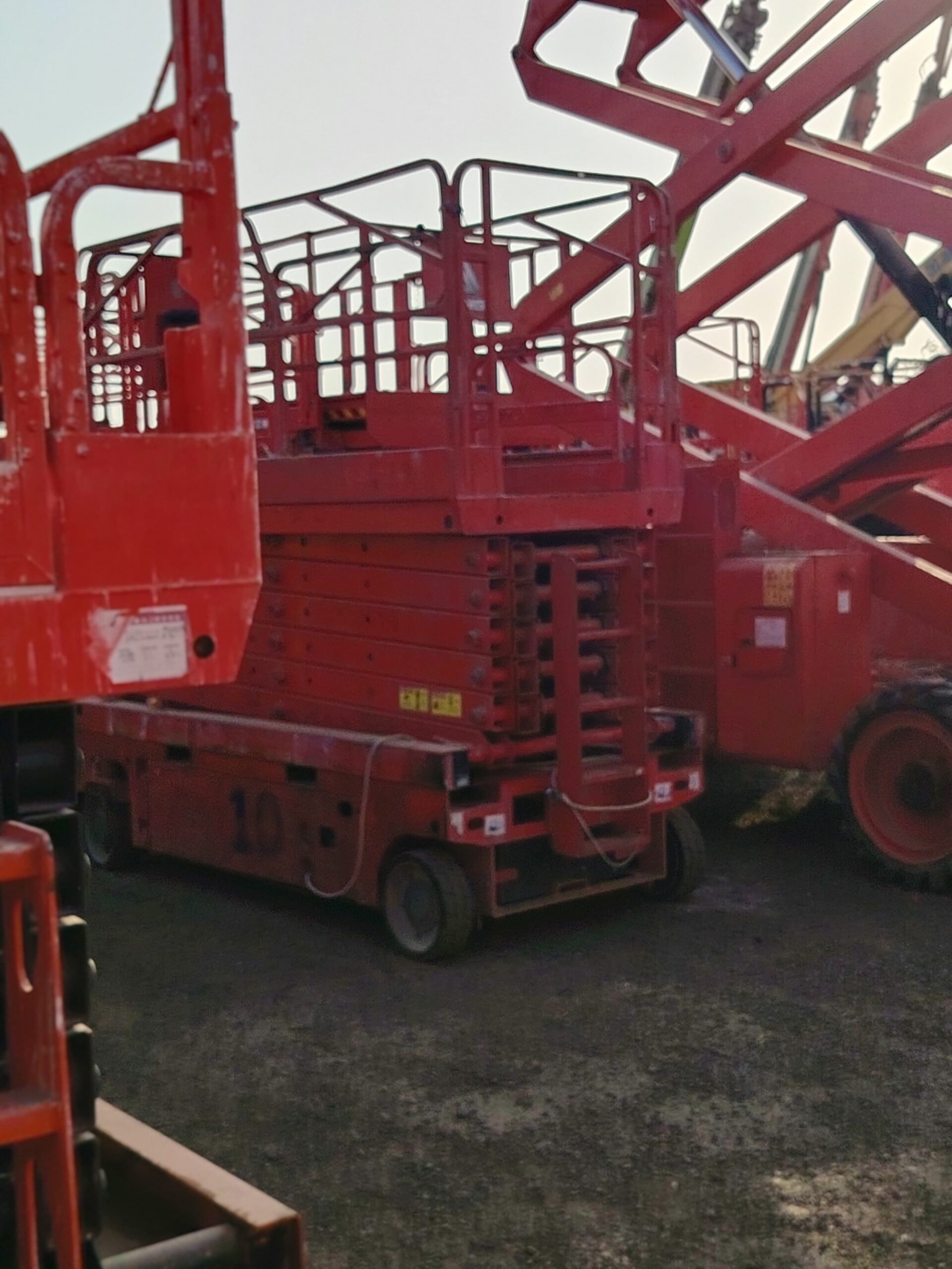 مان لفت 14متر ومان لفت 28متر وسيزر لفت 12متر للايج