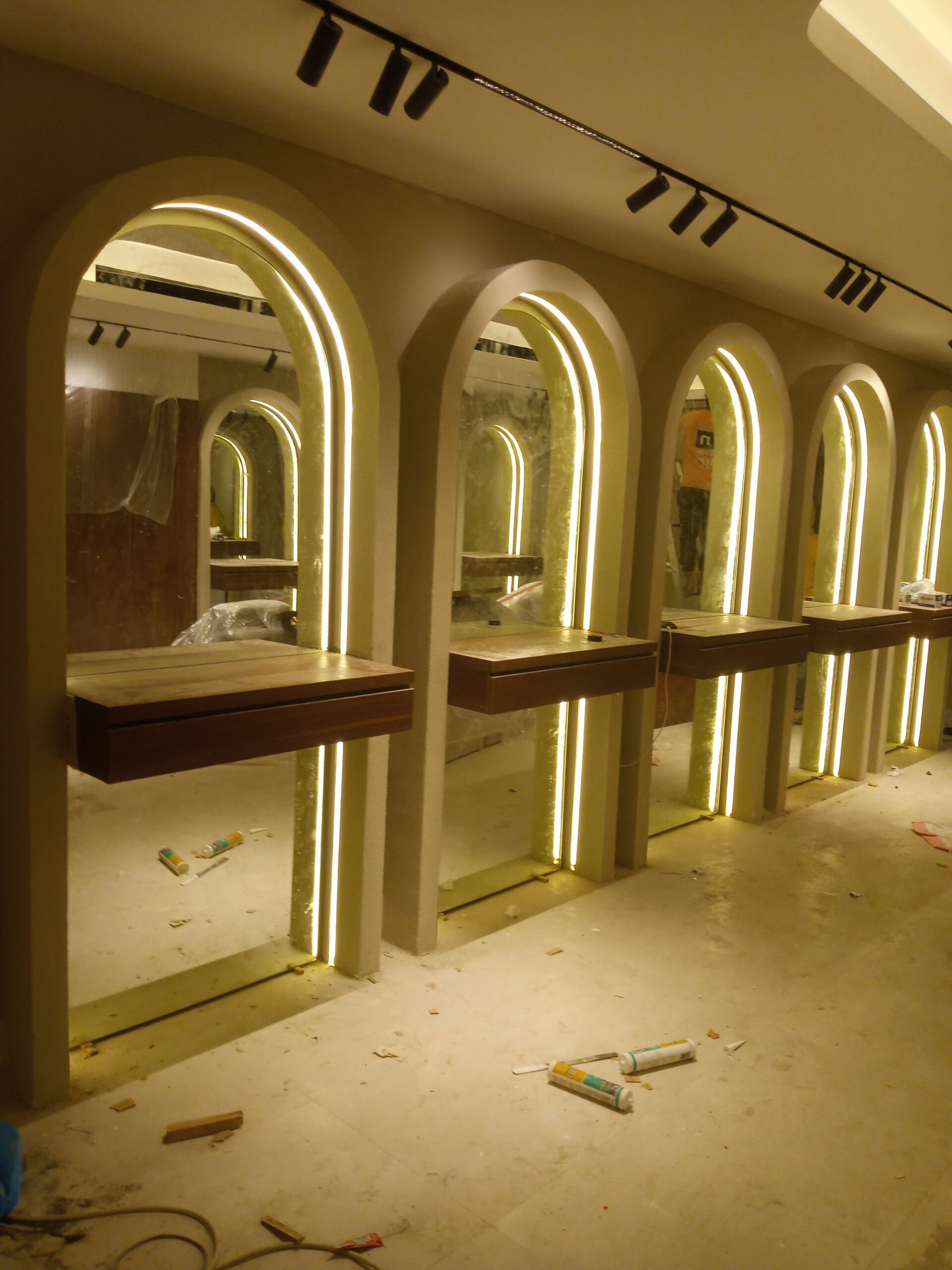 زجاج سكريت وواجهات أدوار مكاتب وشورات دربزين انوع