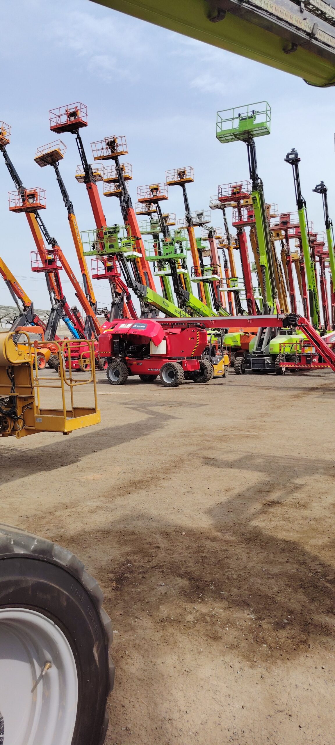 سيزرلفت ومان لفت وجي سي بي وبوم تراك تيليسكوبيه وا