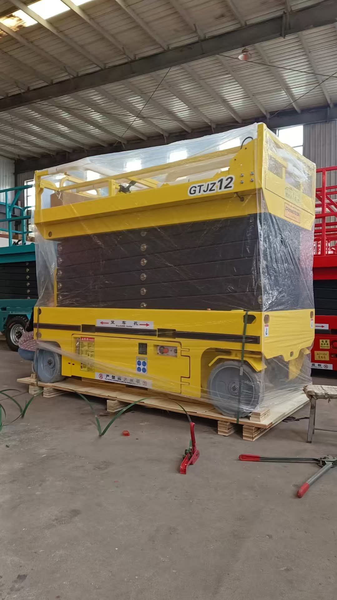 سيزر لفت ومان لفت ورافعات شوكيه وجي سي بي عرجاء وت