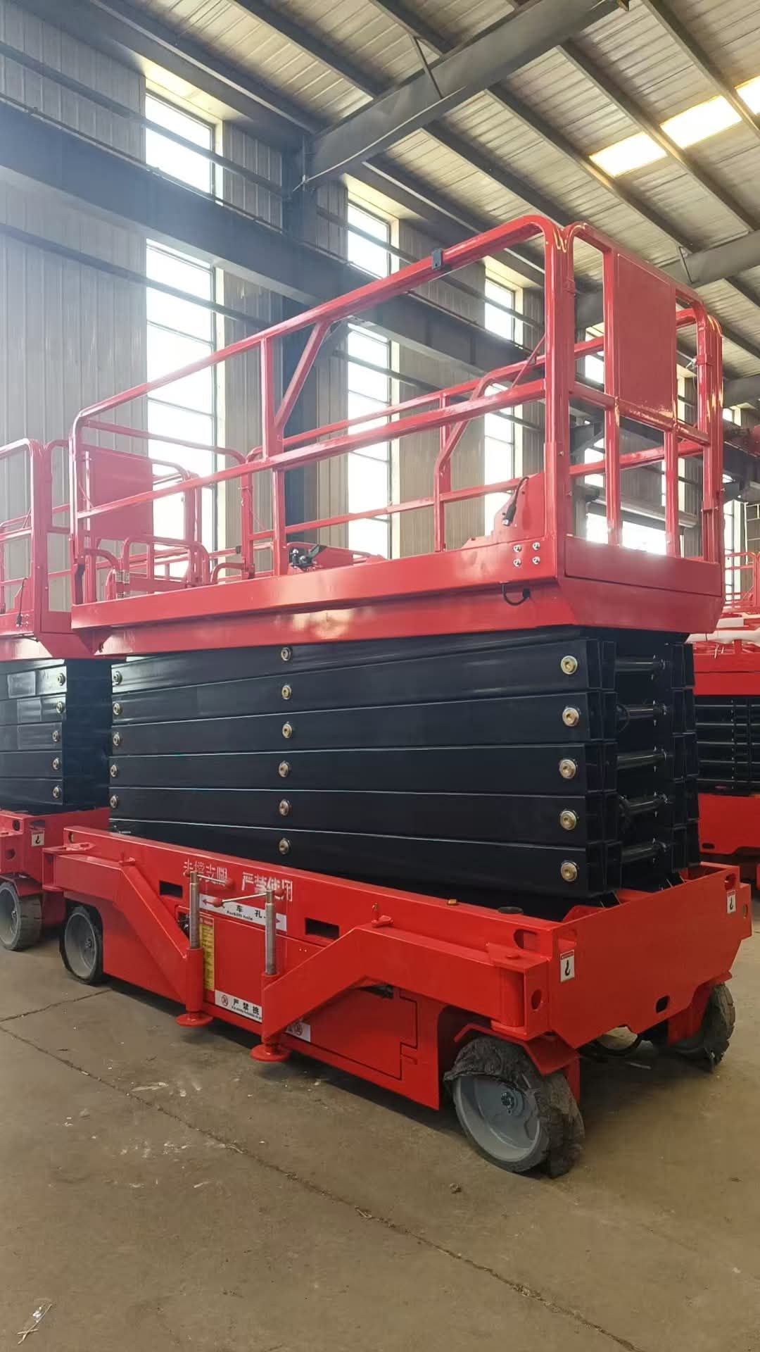 سيزرلفت ومان لفت ورافعات شوكيه وجي سي بي وبوم تراك