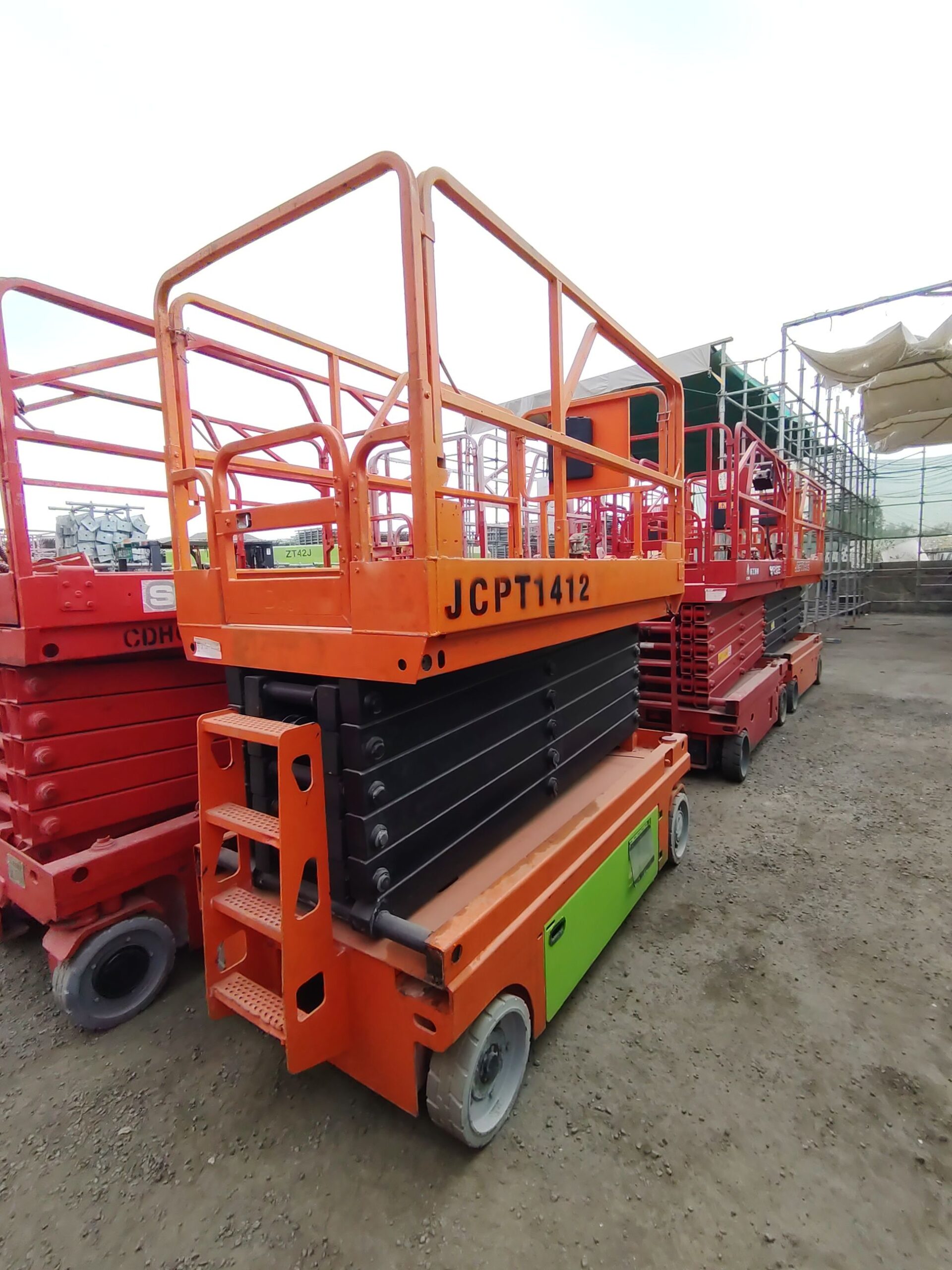 رافعه مقصيه 10متر 12متر 14متر 16متر كهرباء للايجار