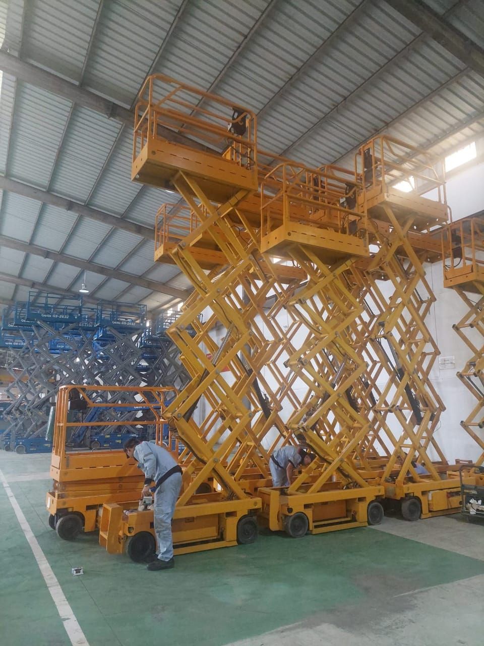 سيزرلفت ومانلفت للايجار شهري سنوي أسبوعي يومي