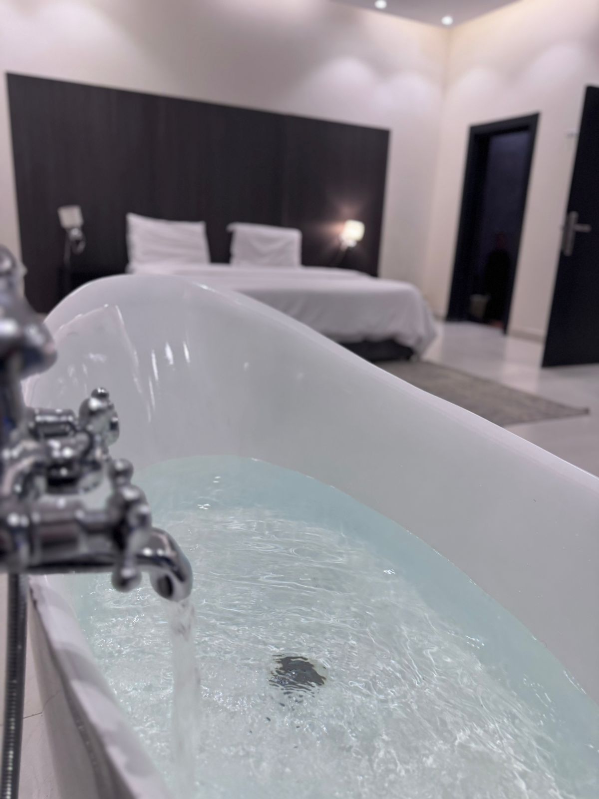 شاليه لور للايجار اليومي تتكون من قسمين جديده المو