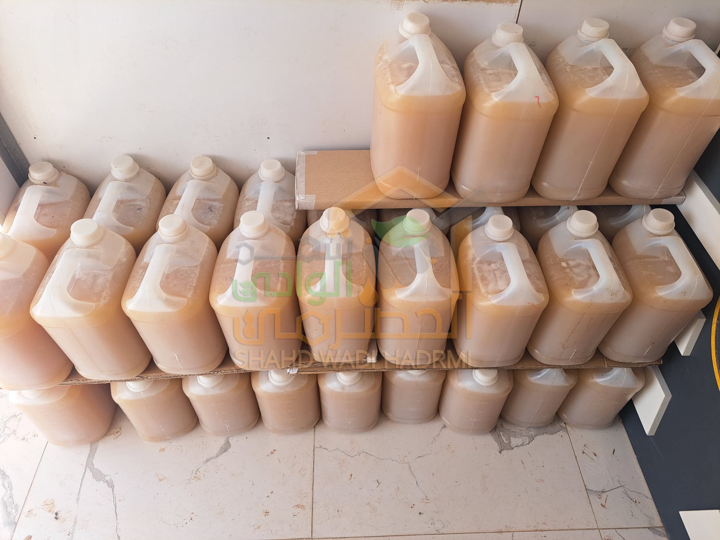 جميع انواع العسل اليمني ونورد الى جميع أنحاء العال