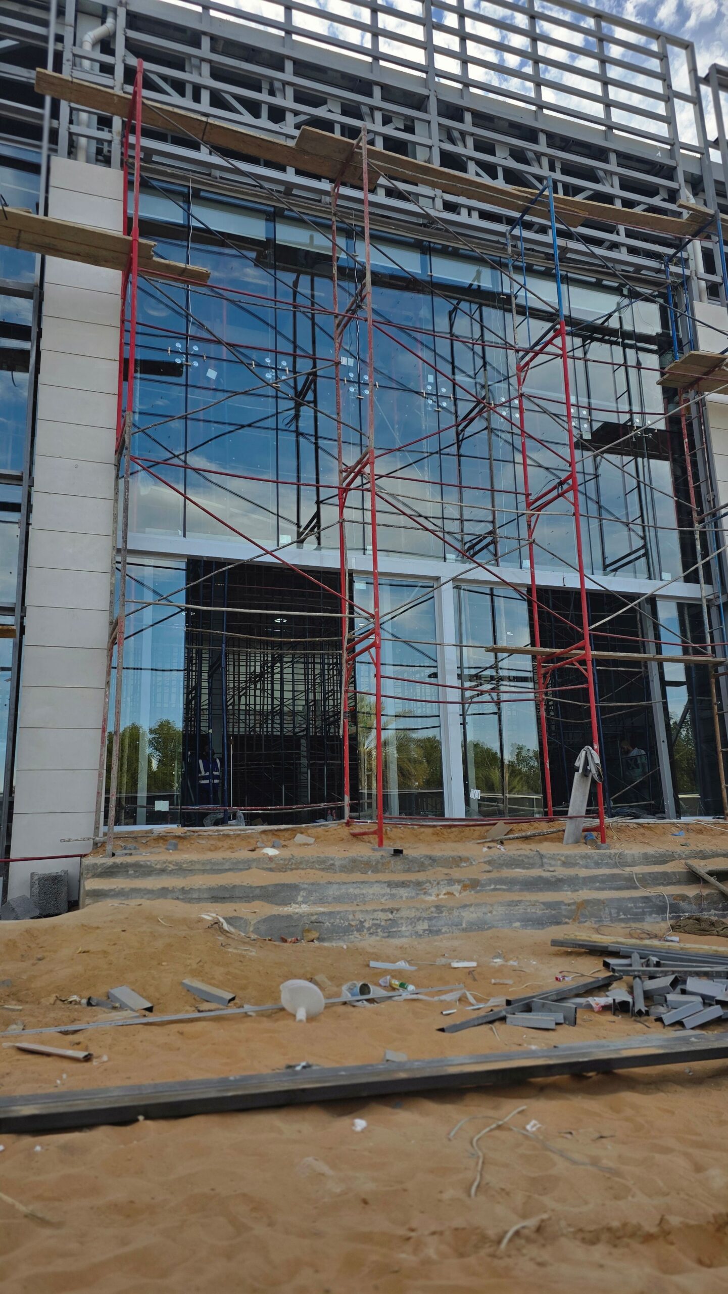 توريد وتركيب زجاج سكريت واجهات وصيانه ابواب زجاج و